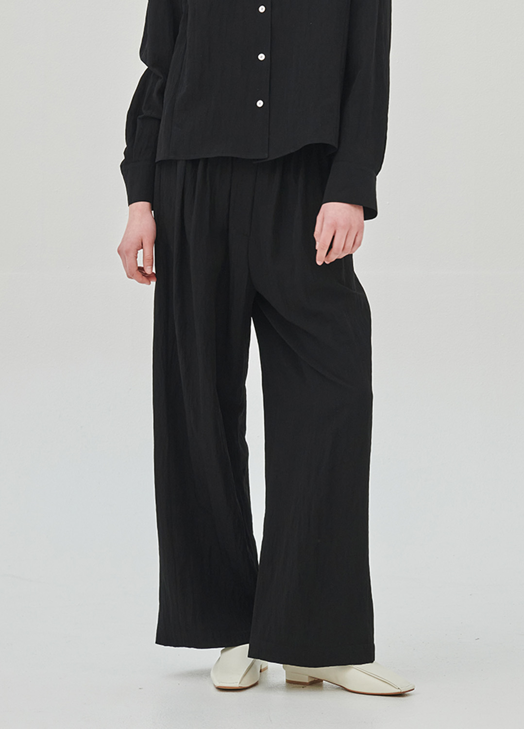 CRACKLE EFFECT SOFT PANTS_STRONG BLACK_1