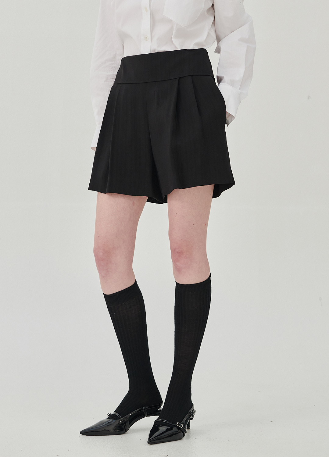 FLAP WAIST SHORT PANTS_STRONG BLACK_2