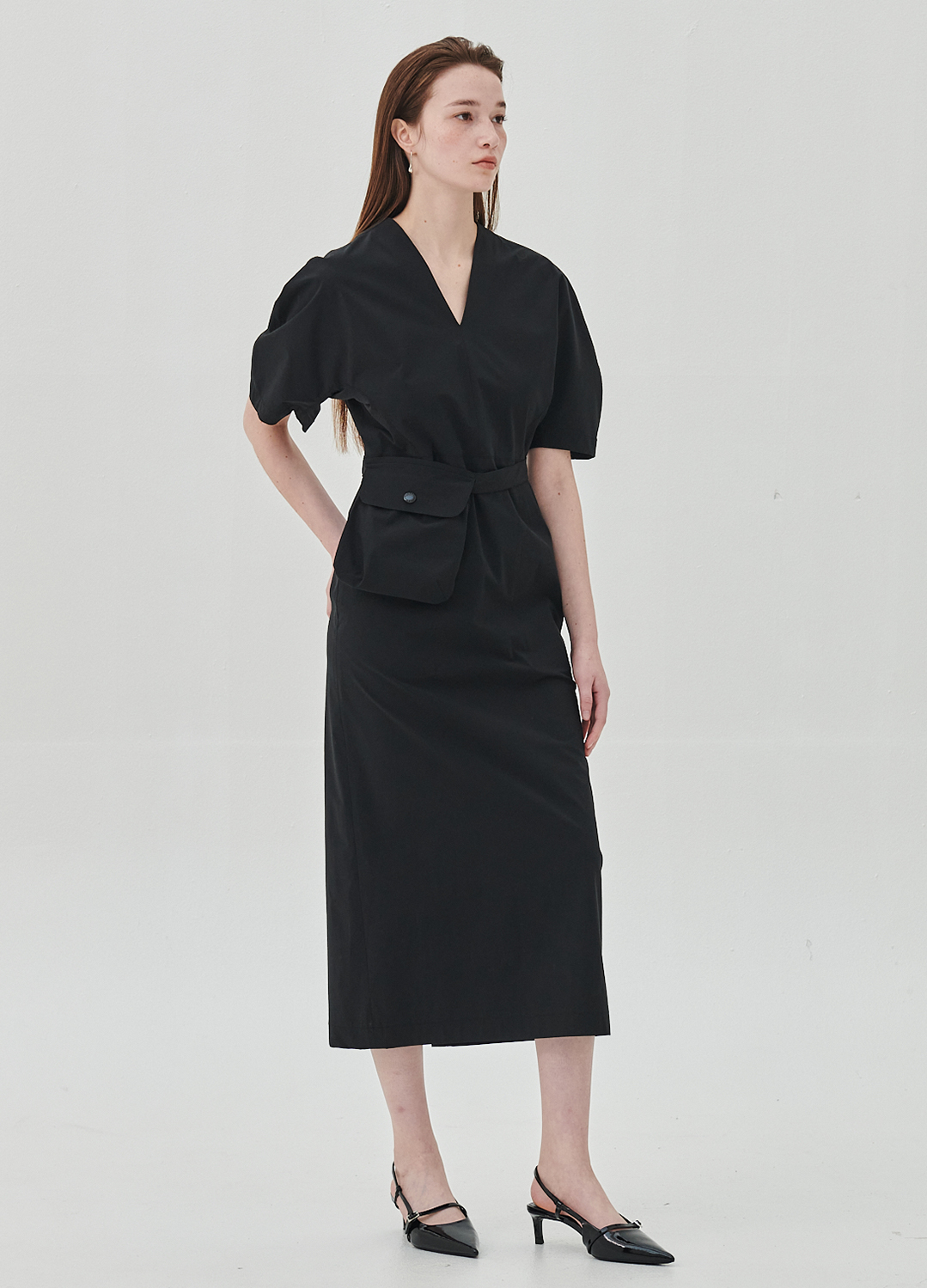 V-NECK VOLUME SLEEVE DRESS_STRONG BLACK_2