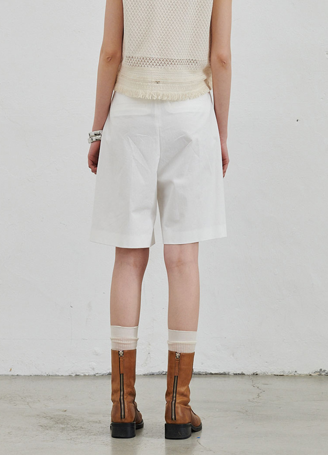 BACK LOGO STAMPING SHORTS_WHITE_3