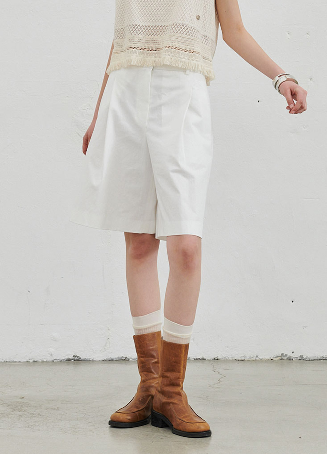 BACK LOGO STAMPING SHORTS_WHITE_2