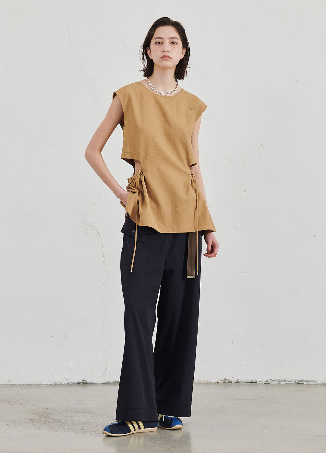 WAIST OPENING TOP_BEIGE_4