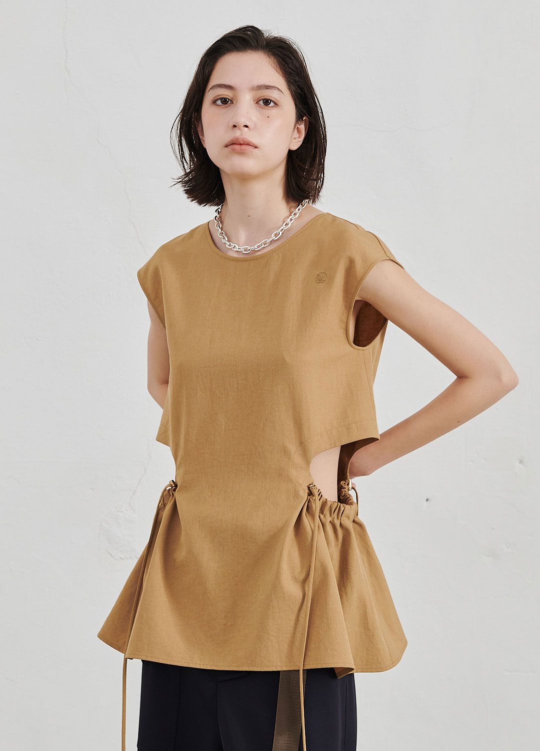 WAIST OPENING TOP_BEIGE_1