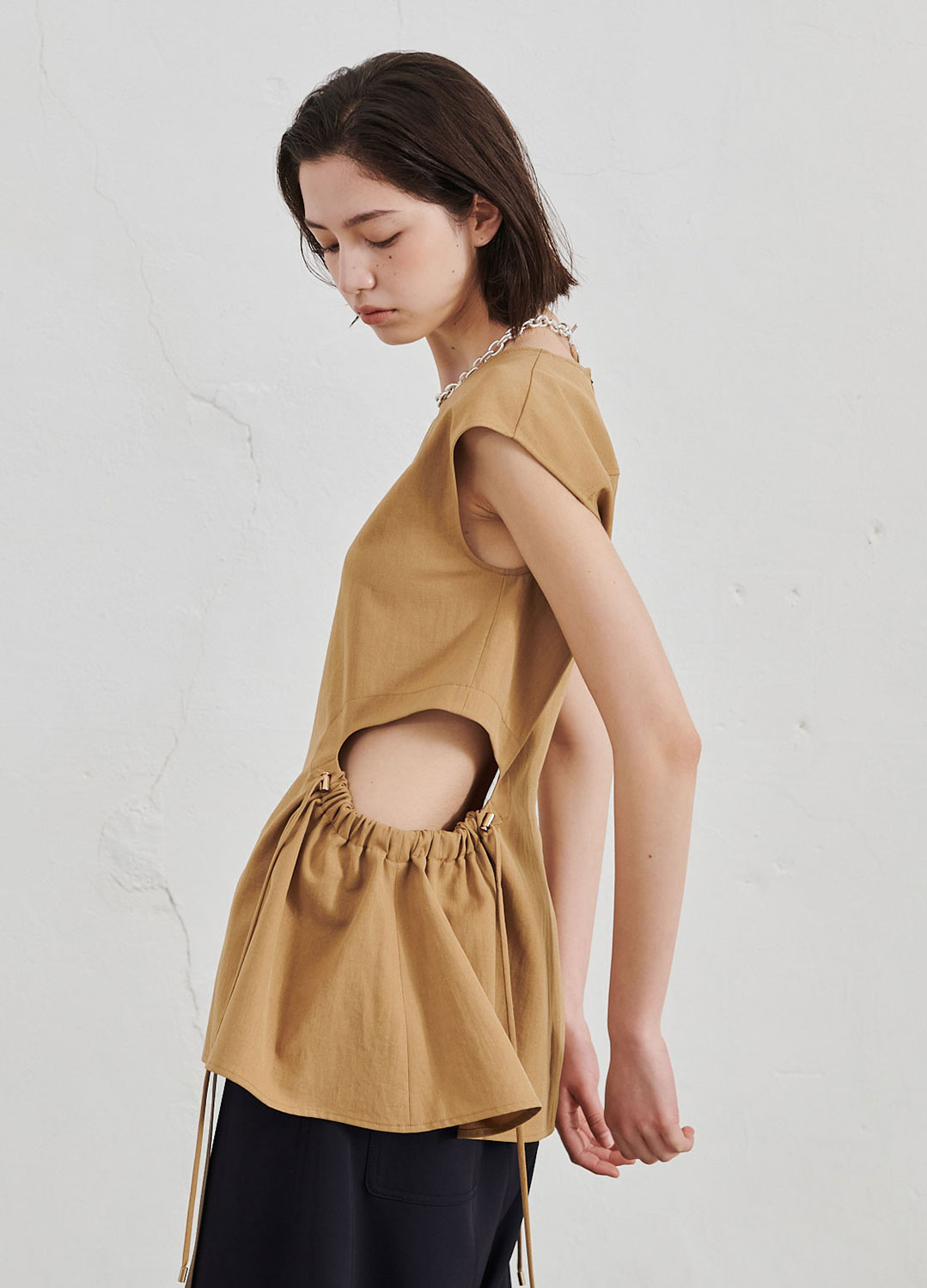WAIST OPENING TOP_BEIGE_2