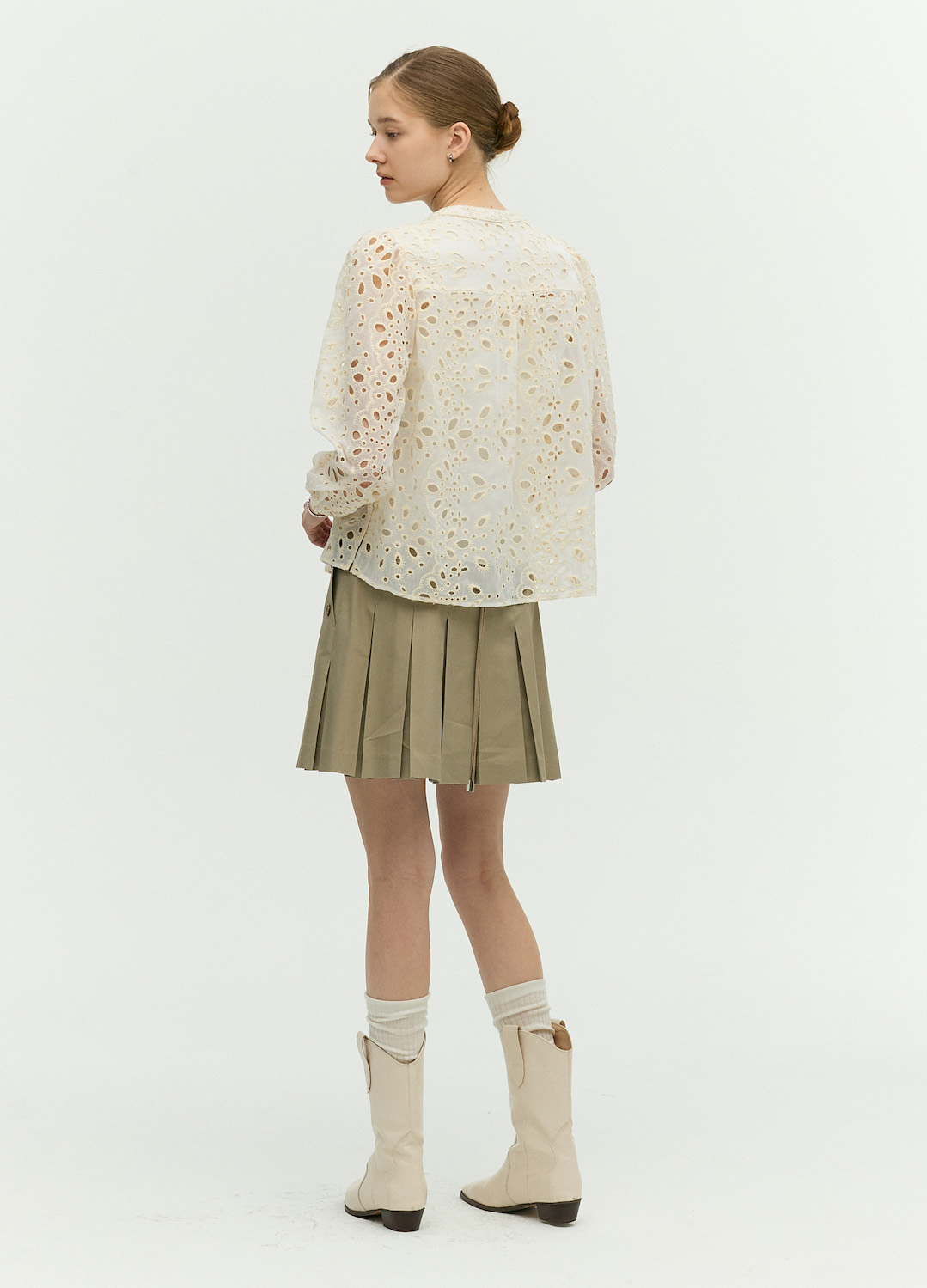 아일렛 자수 블라우스_LIGHT BEIGE_8