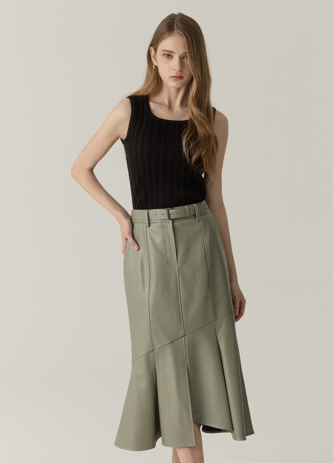 머메이드 실루엣 레더 스커트_LIGHT KHAKI_3