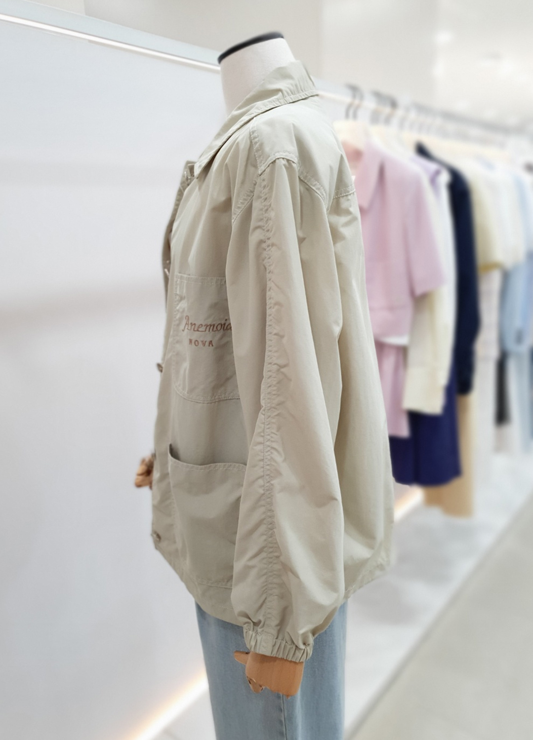 [시즌오프]자수포인트 코치 자켓_LIGHT KHAKI_7