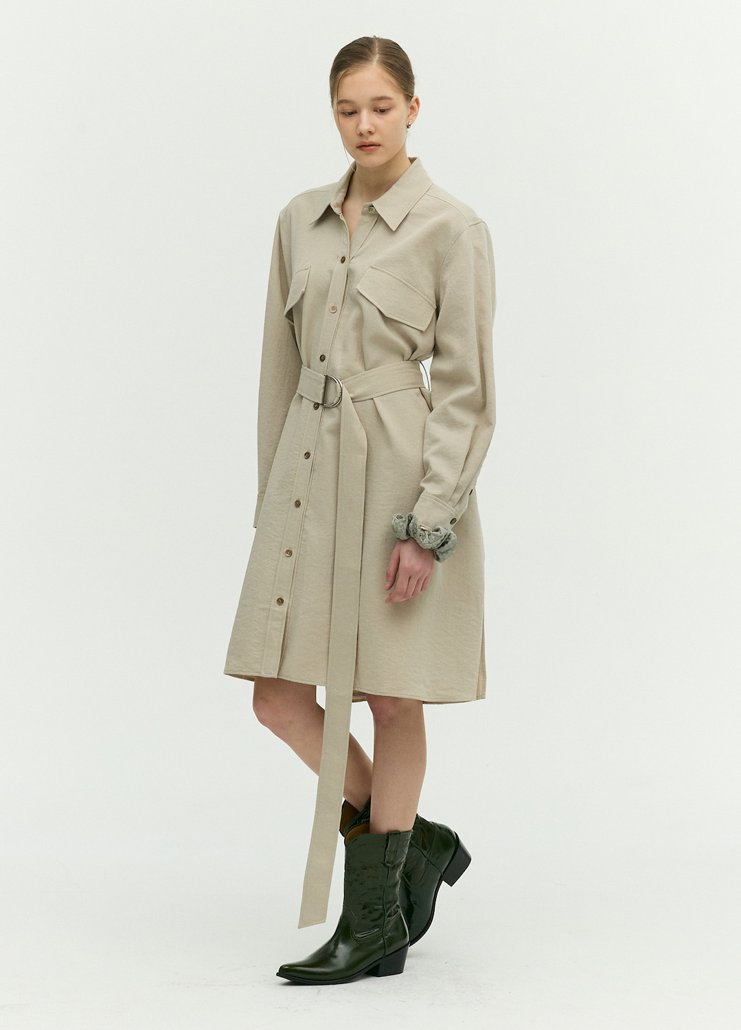 벨티드 셔츠 원피스_LIGHT KHAKI_2
