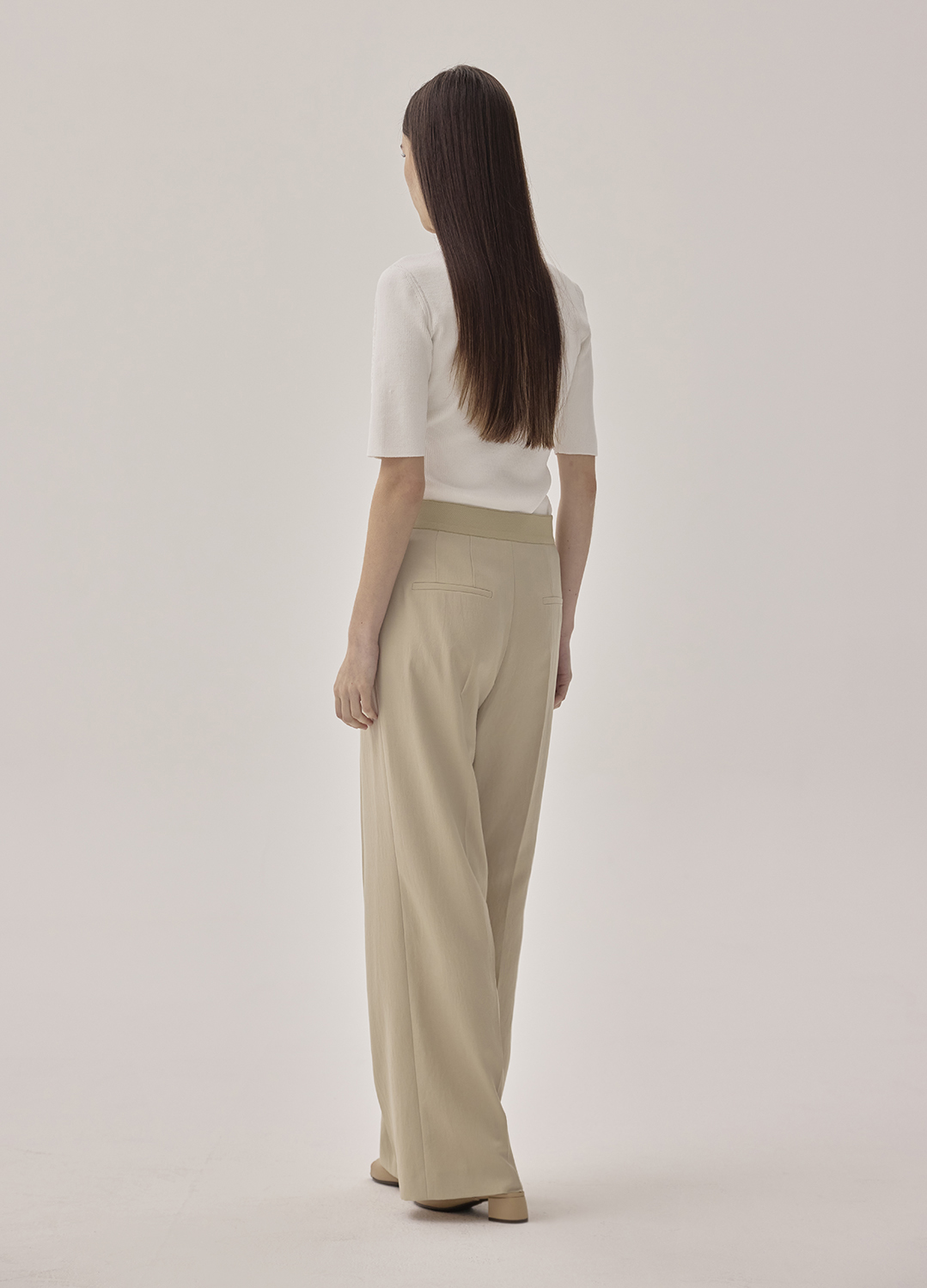 턱 디테일 포멀 팬츠_KHAKI BEIGE_9