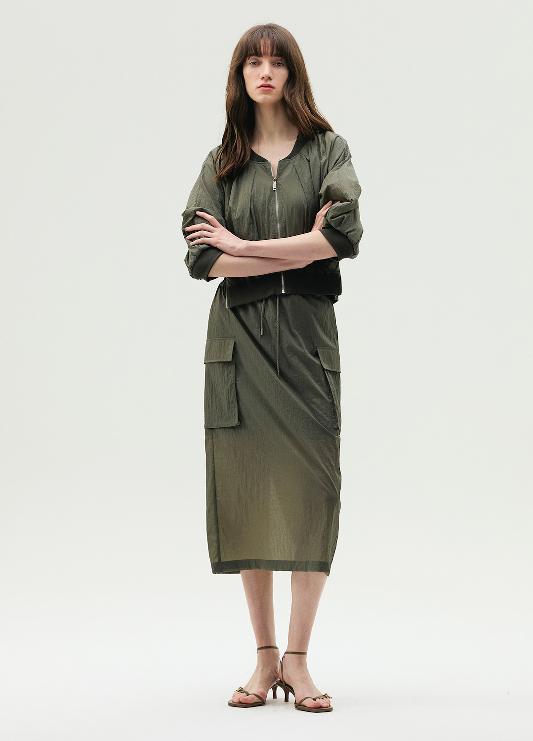 라운드넥 턱 디테일 크롭 점퍼_DARK KHAKI_4