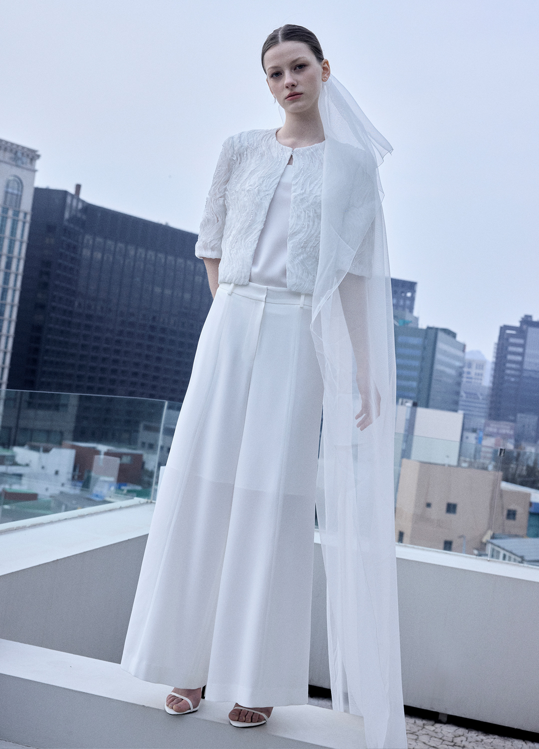라운드넥 크롭 자켓_WHITE_3
