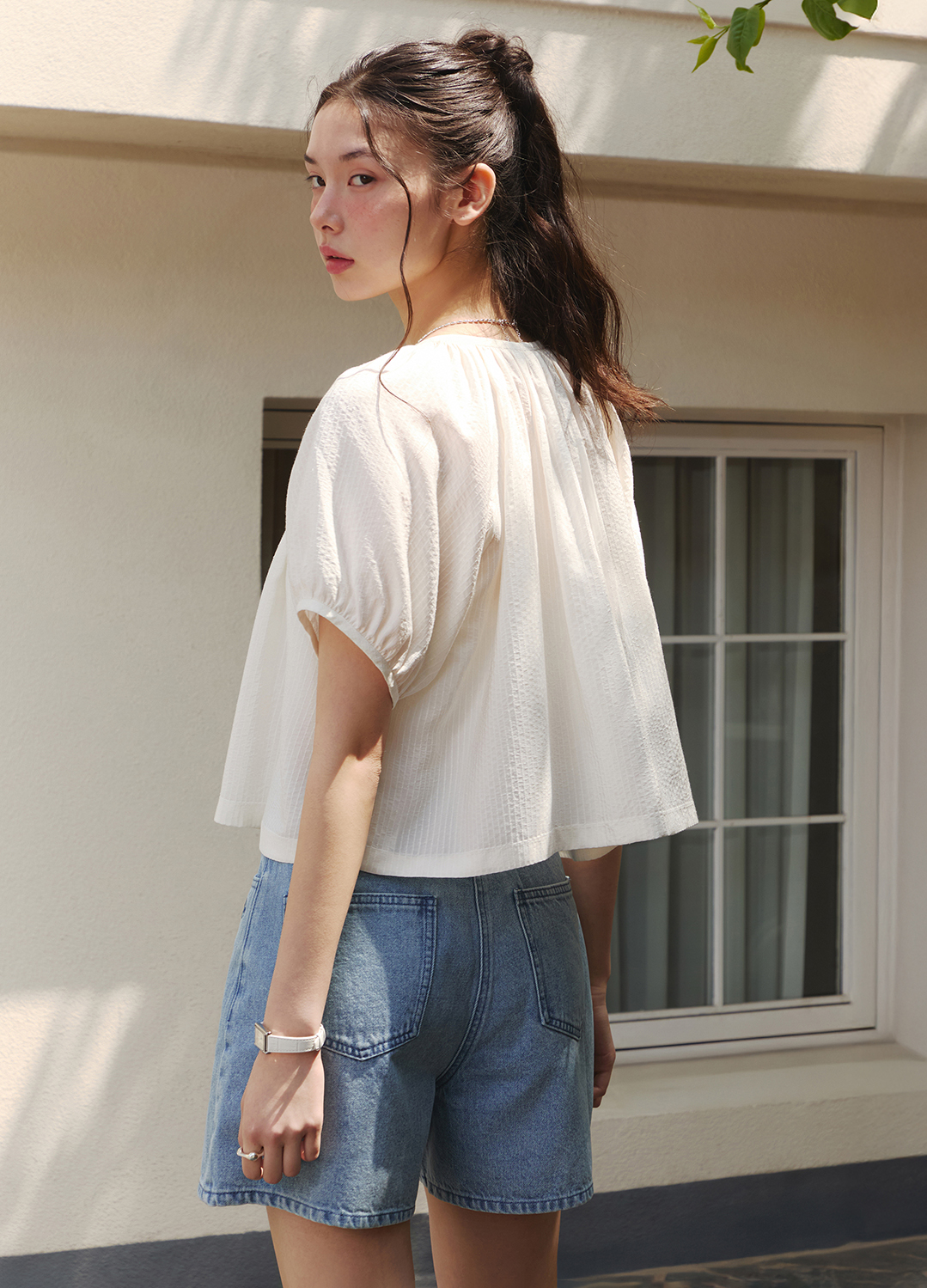 [Exclusive]셔링포인트 볼륨 블라우스_IVORY_10