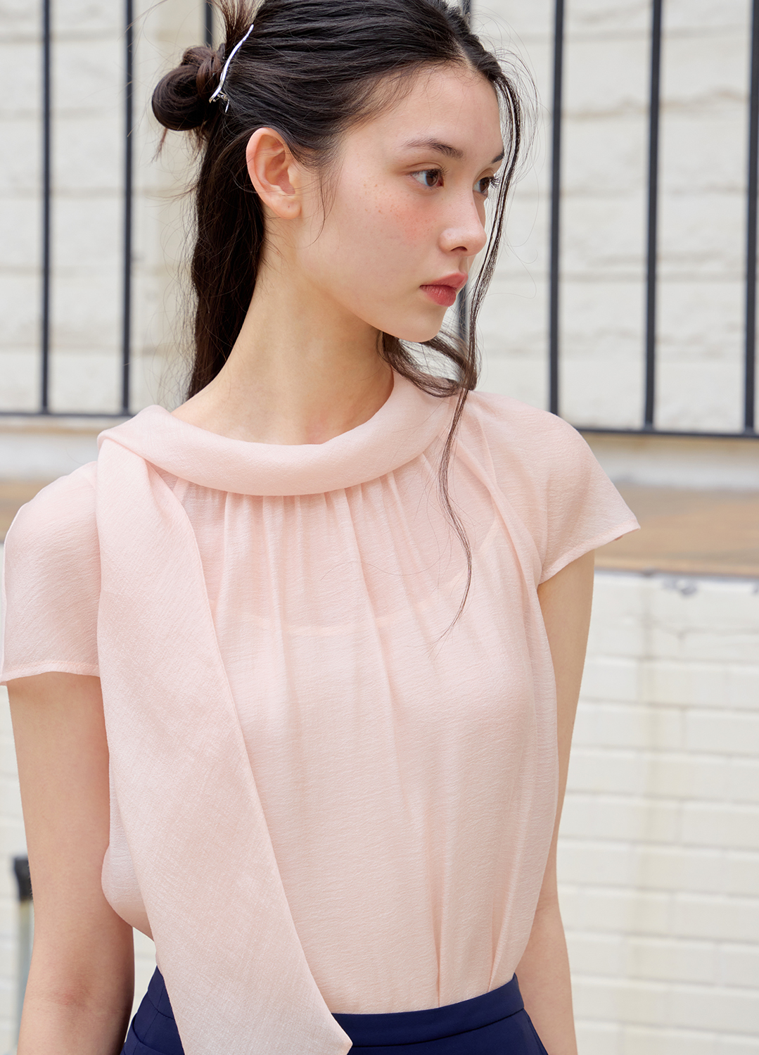롤 카라 시어 블라우스_LIGHT PINK_4