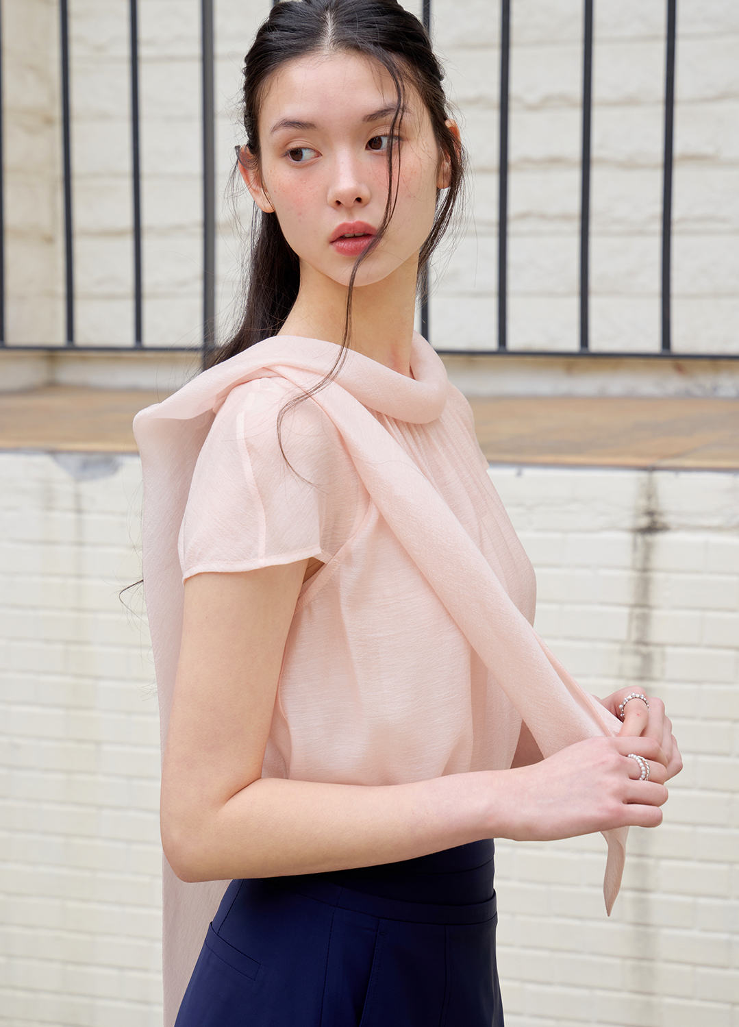 롤 카라 시어 블라우스_LIGHT PINK_3