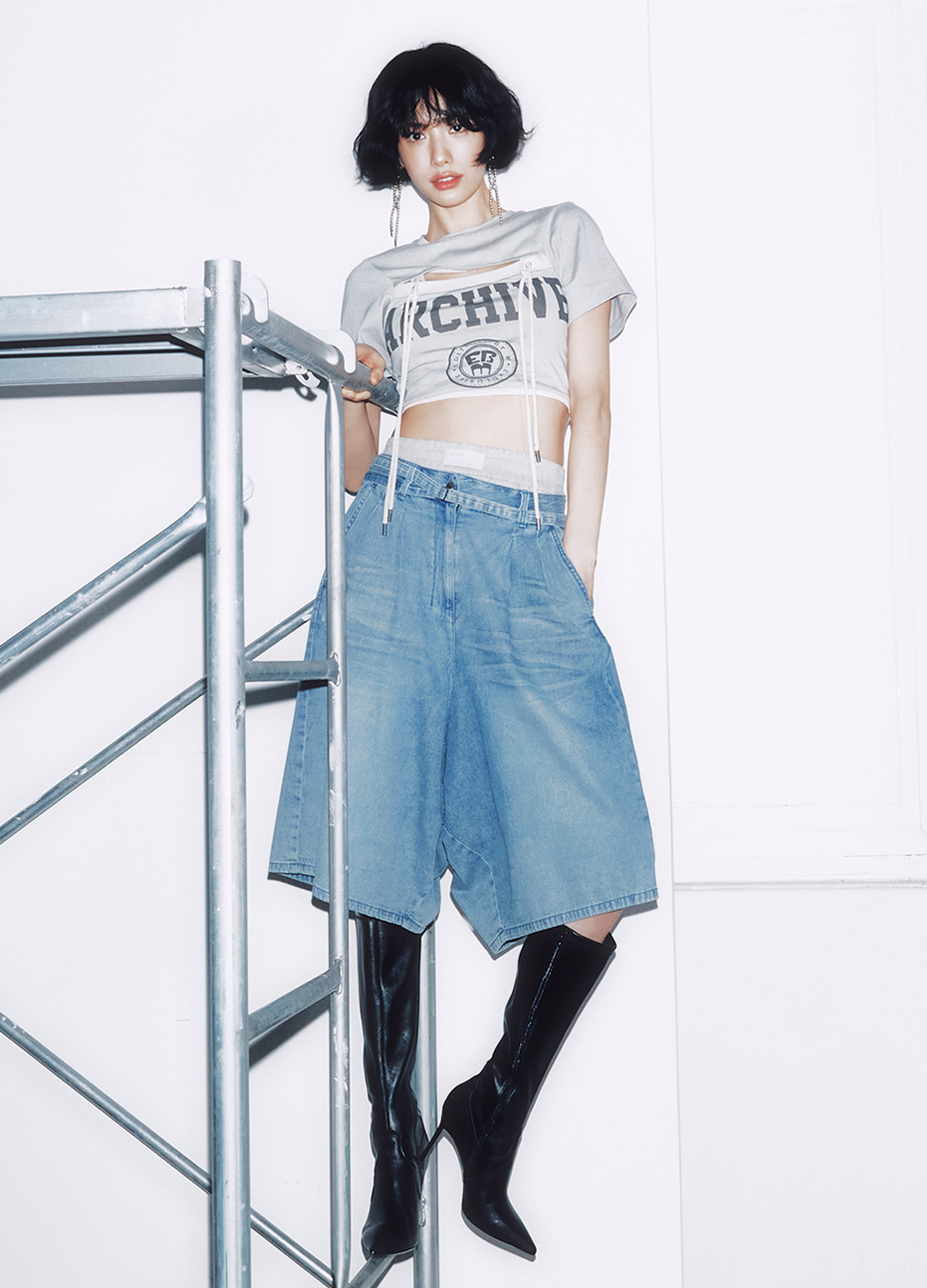 포켓 디테일 밴딩 숏 팬츠_LIGHT GREY_9