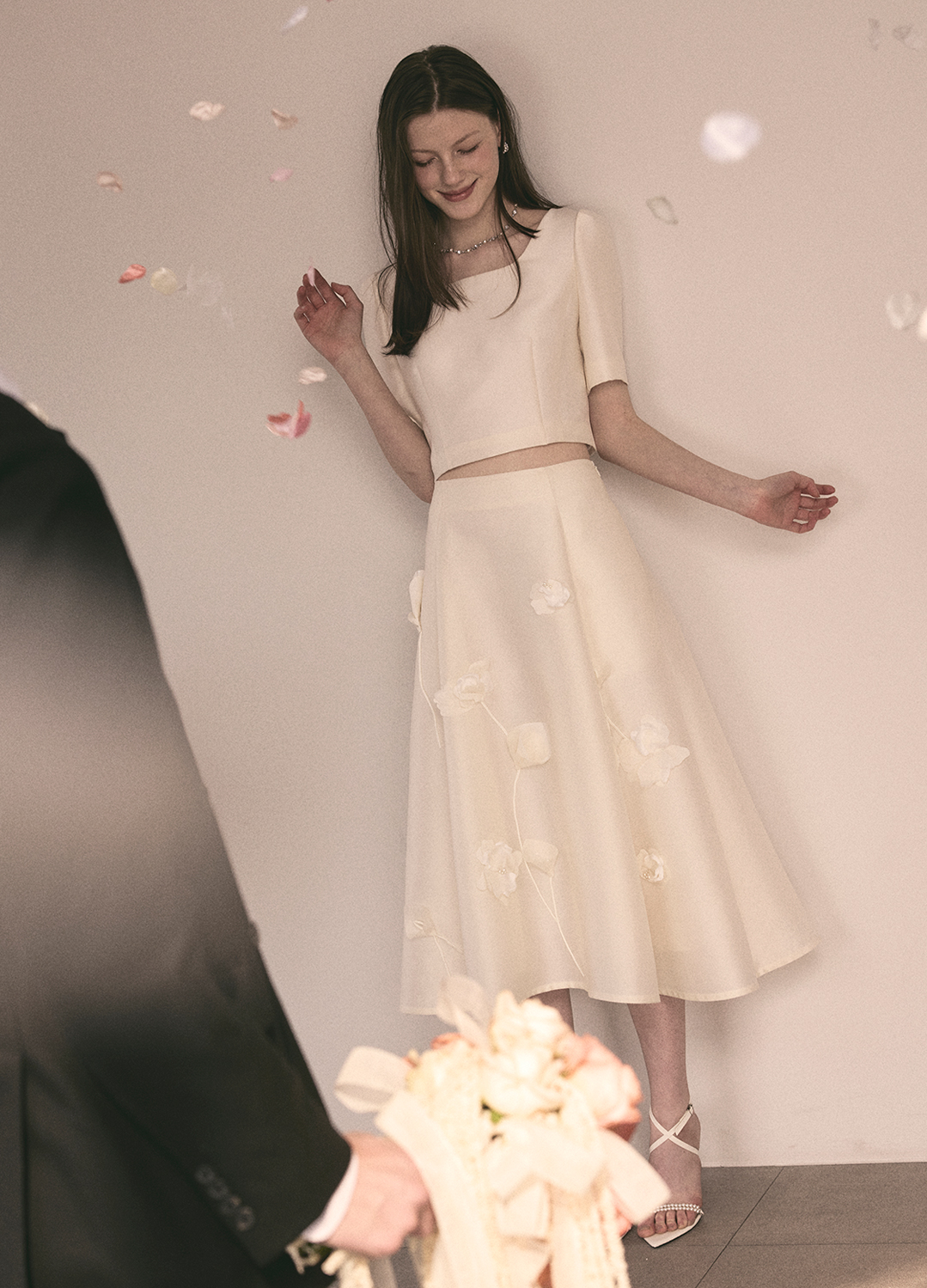 스퀘어넥 크롭 블라우스_IVORY_6