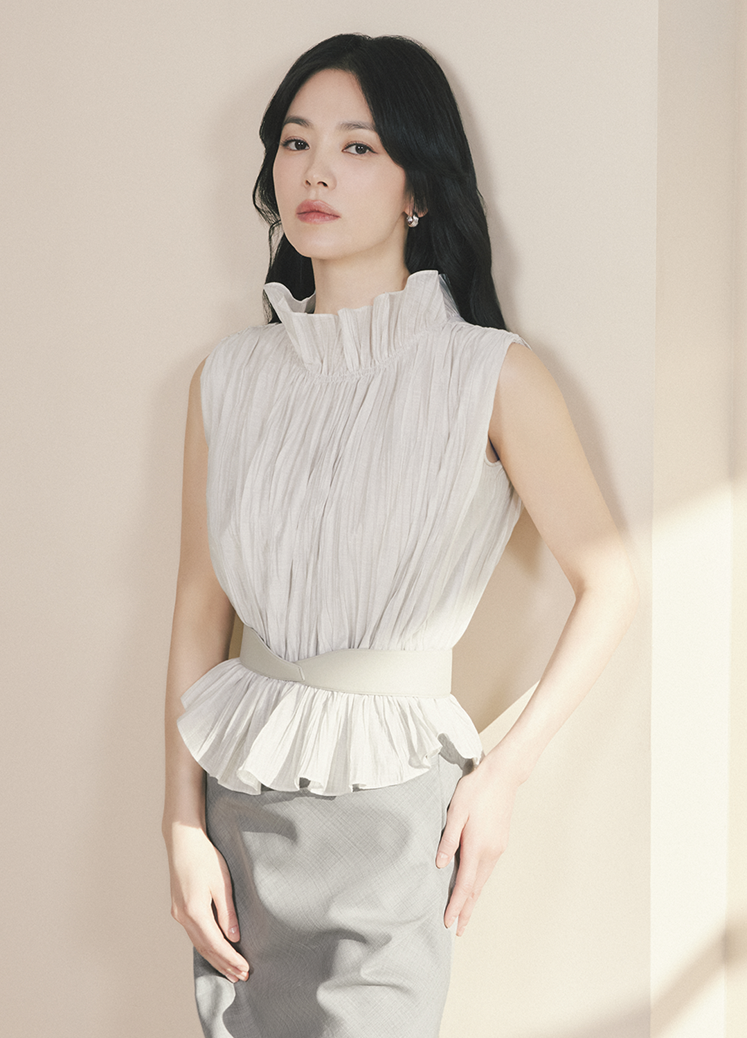 셔링 디테일 볼륨 블라우스
