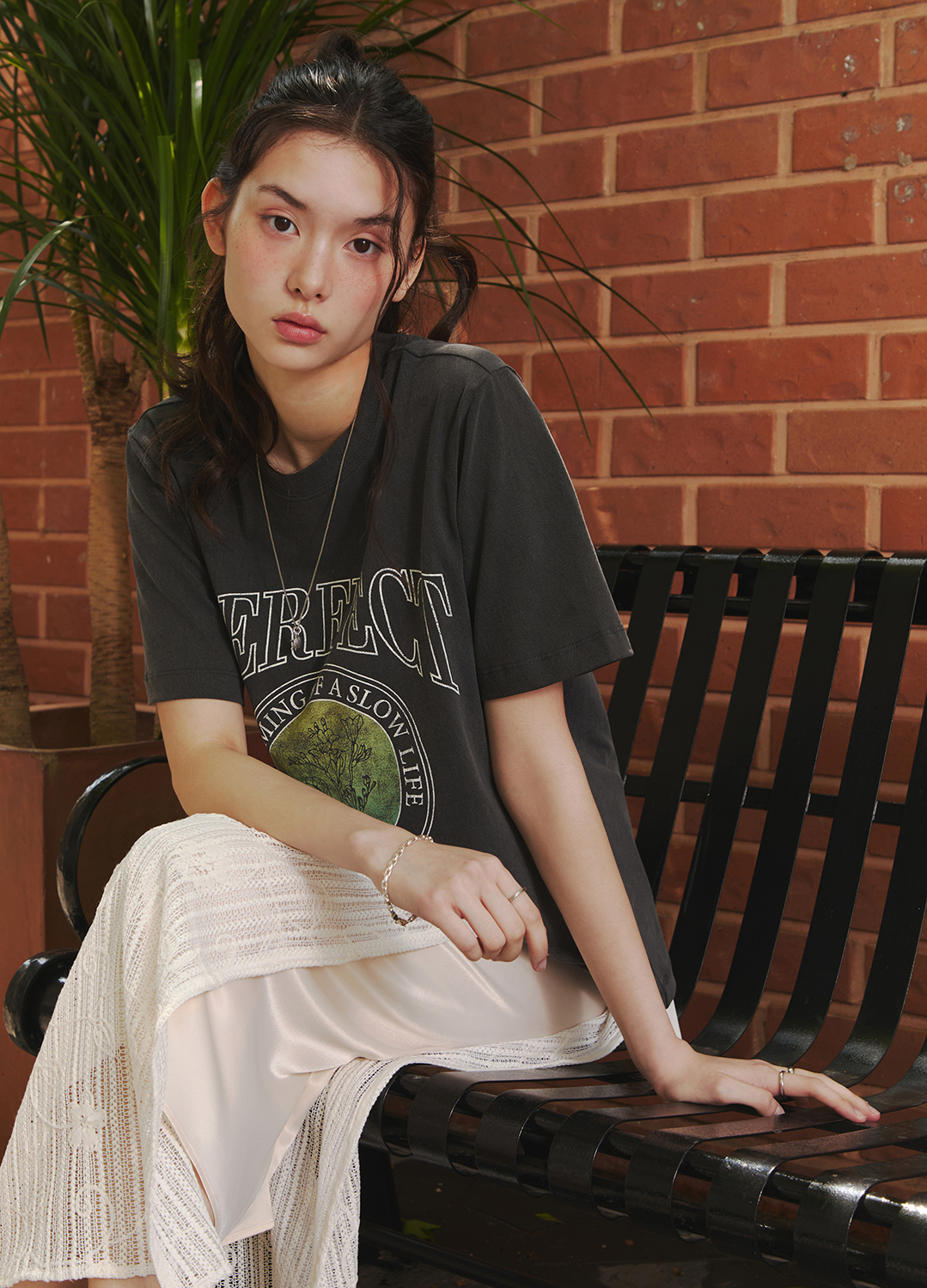 [5/16 순차배송][Exclusive]피그먼트 프린트 티셔츠_DARK GREY_1