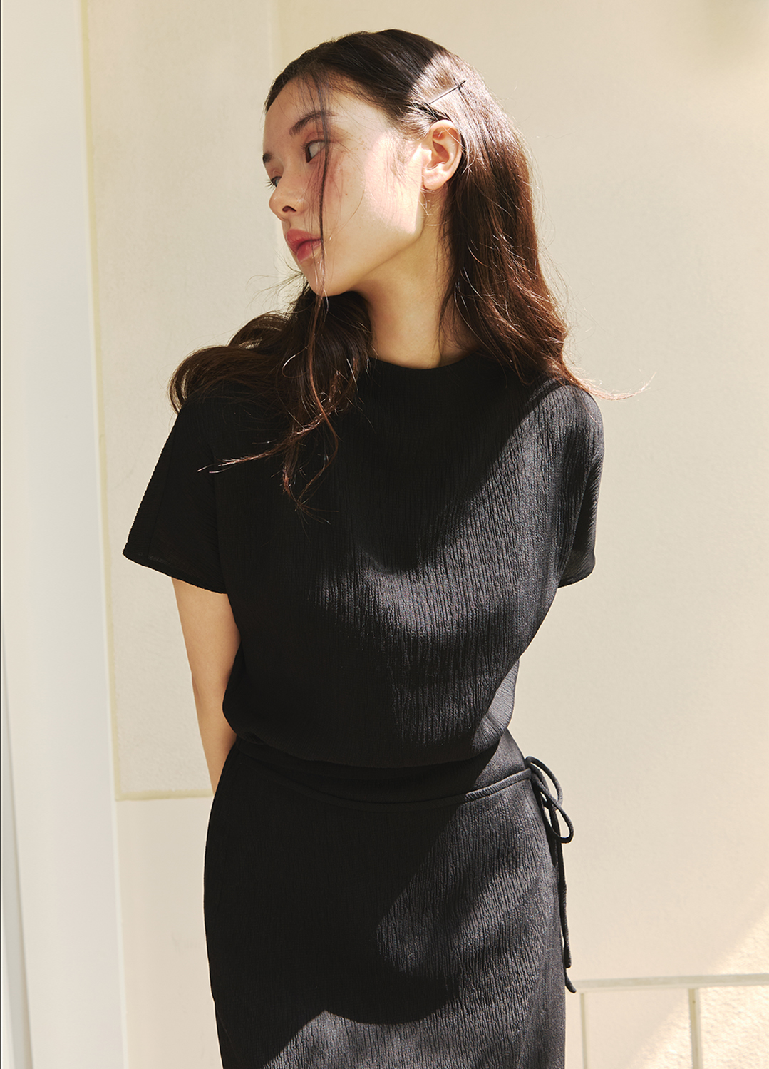 [6/20 순차배송][Exclusive] 플리츠 모크넥 블라우스_STRONG BLACK_2