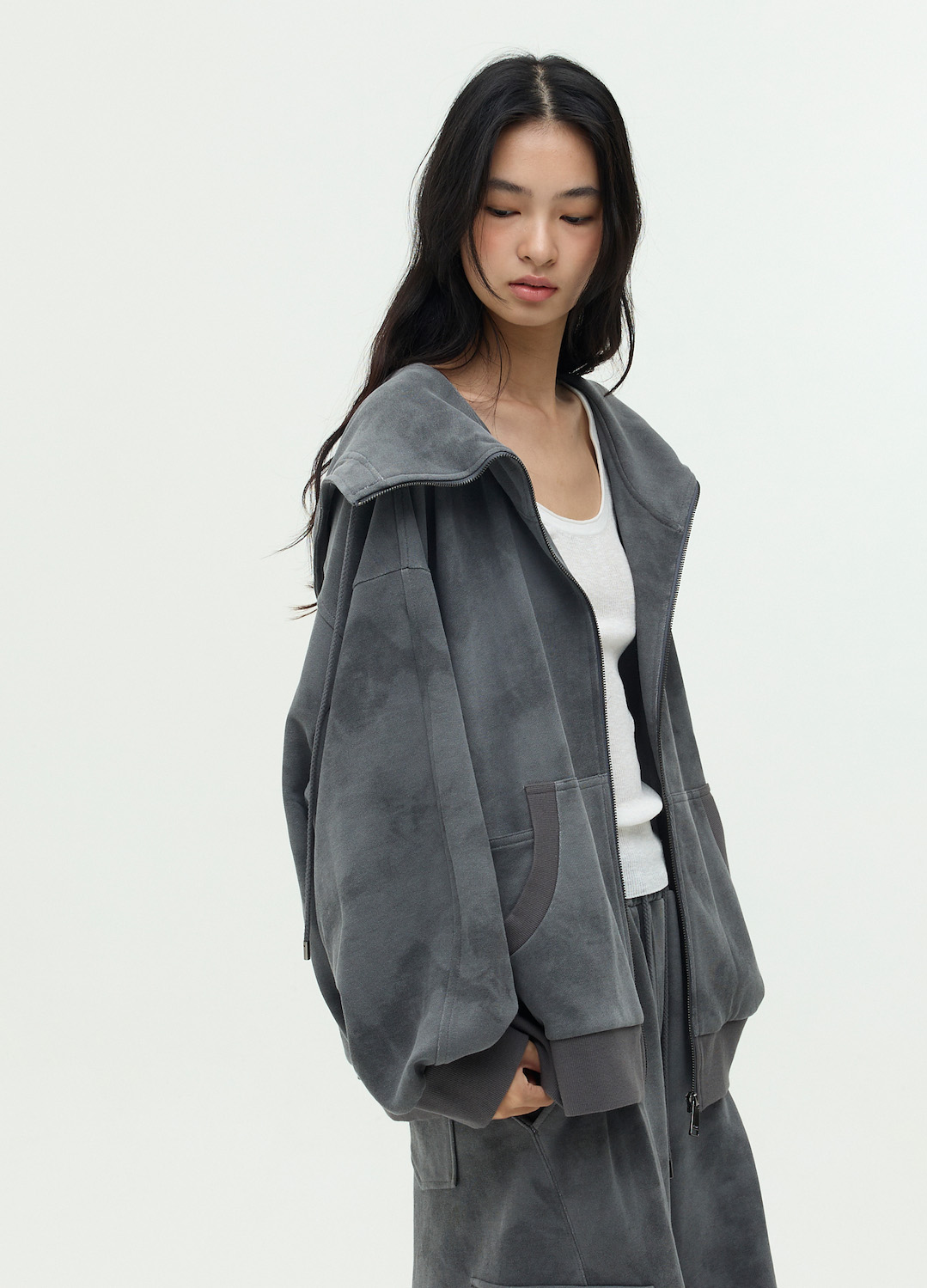 이비엠 E.B.M [추가20]코인포켓 디테일 후드 집업 DARK GREY | SISUN.COM