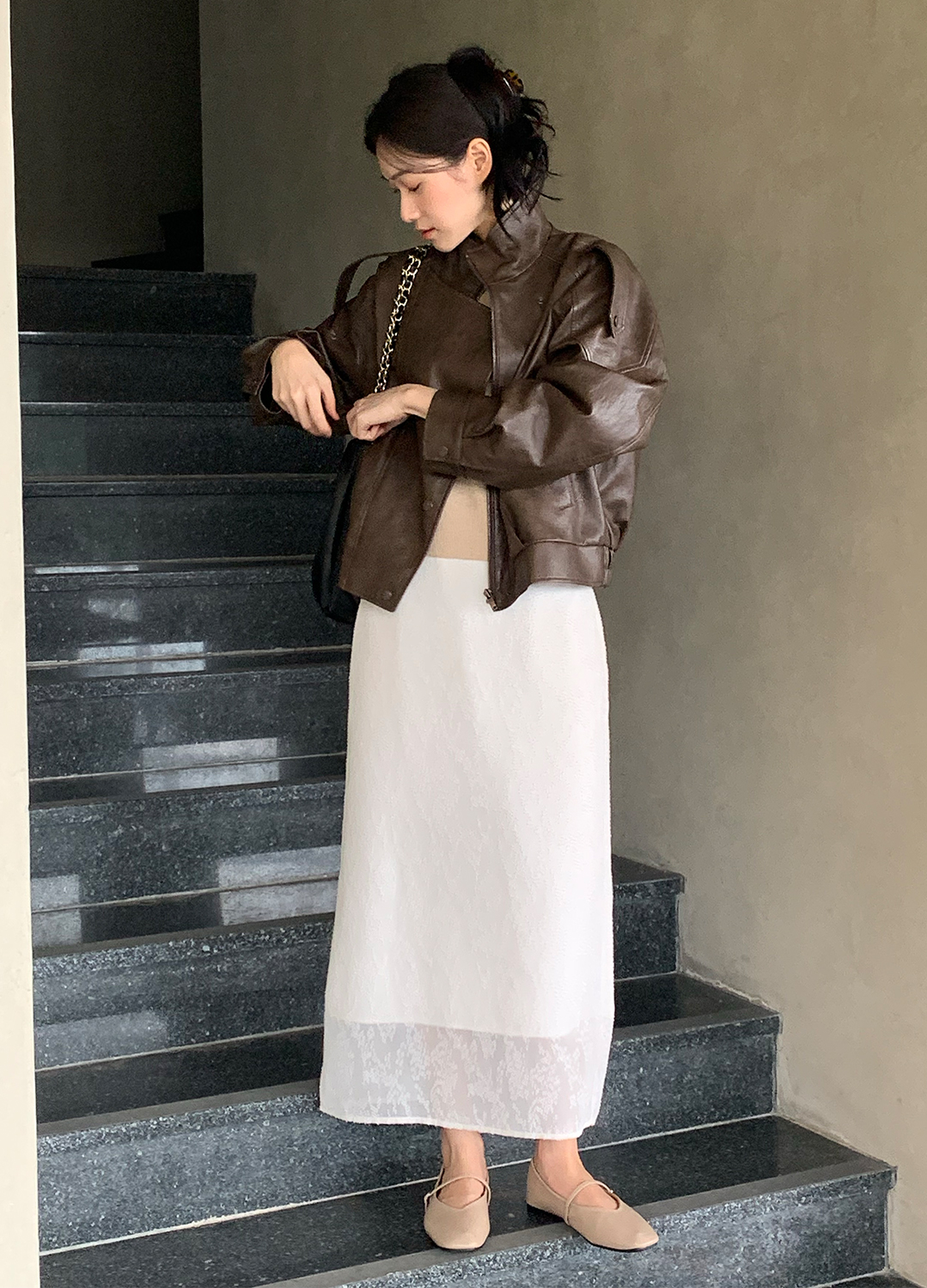 페이크레더 집업 밴딩 자켓_BROWN_11