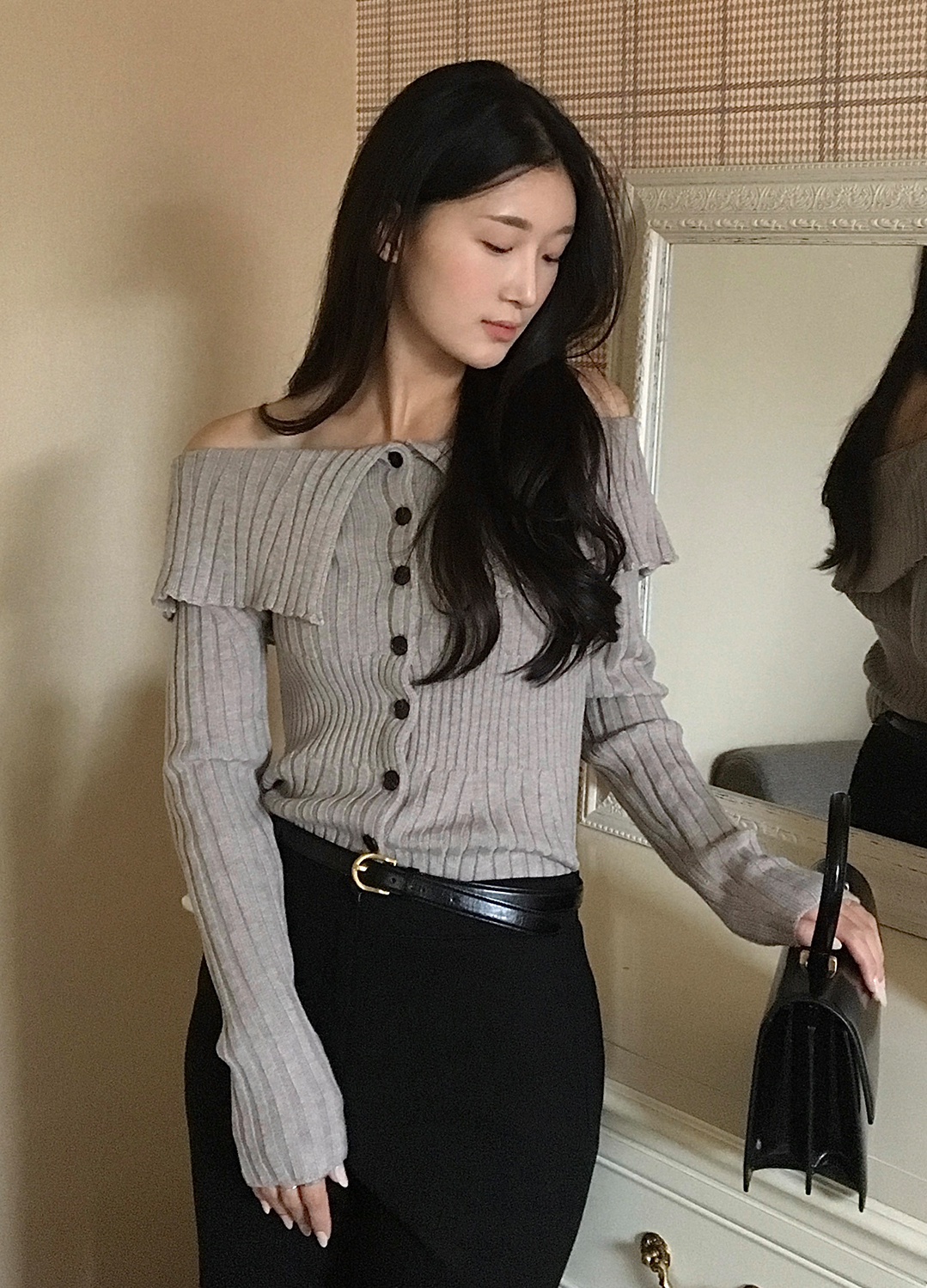 [Exclusive]오프숄더 버튼업 니트탑_BEIGE_15