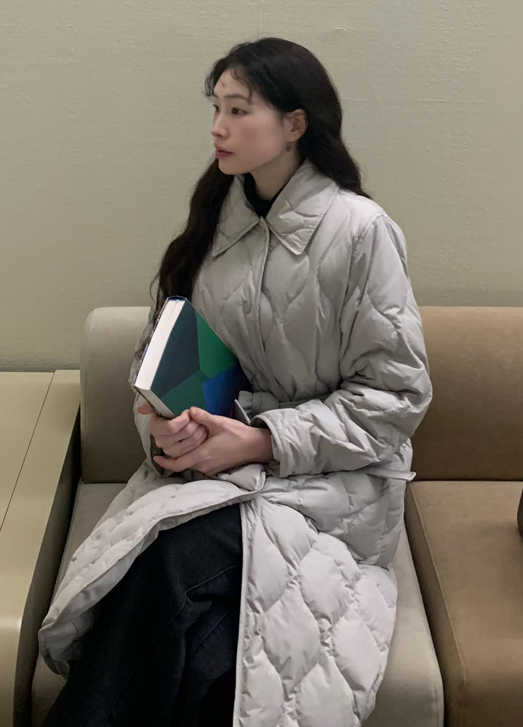[Exclusive] 웨이브 퀼팅 구스다운 패딩코트_LIGHT GREY_14