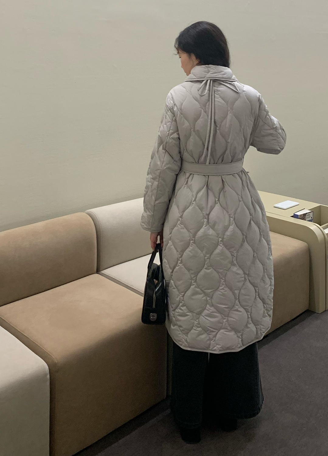 [Exclusive] 웨이브 퀼팅 구스다운 패딩코트_LIGHT GREY_17