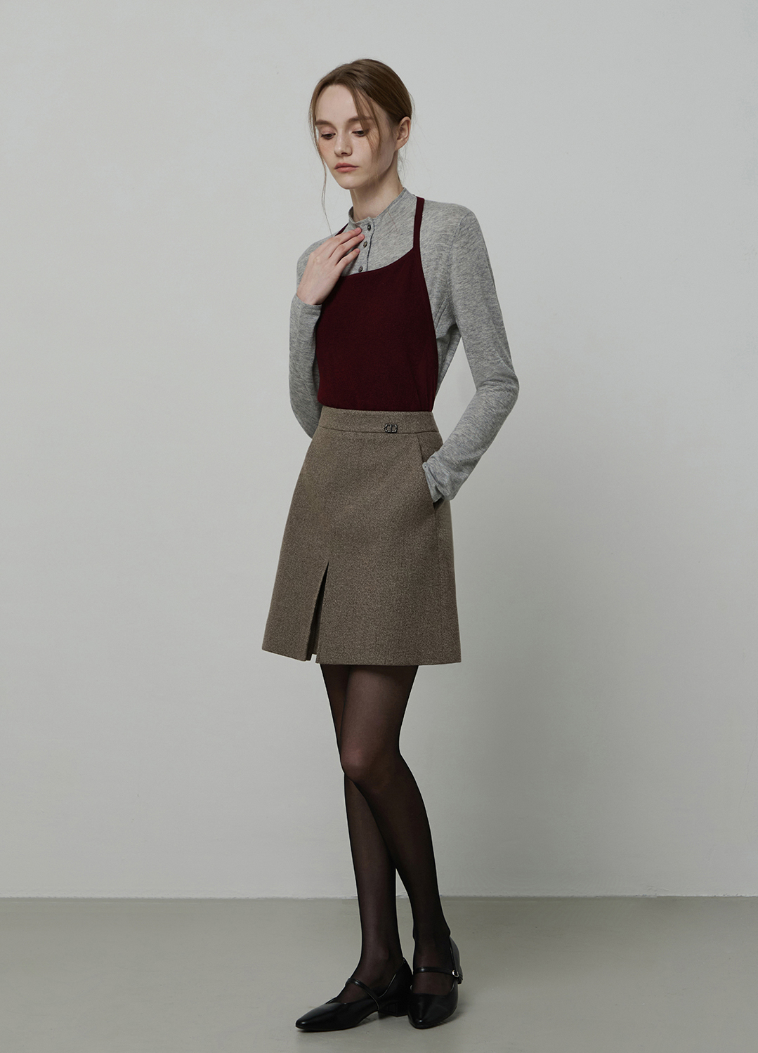센터 플리츠 미니 스커트_DARK BEIGE_8