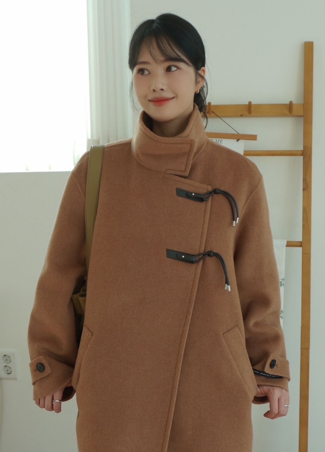 [Exclusive]하이넥 캐시미어 블랜디드 핸드메이드 코트_CAMEL_11