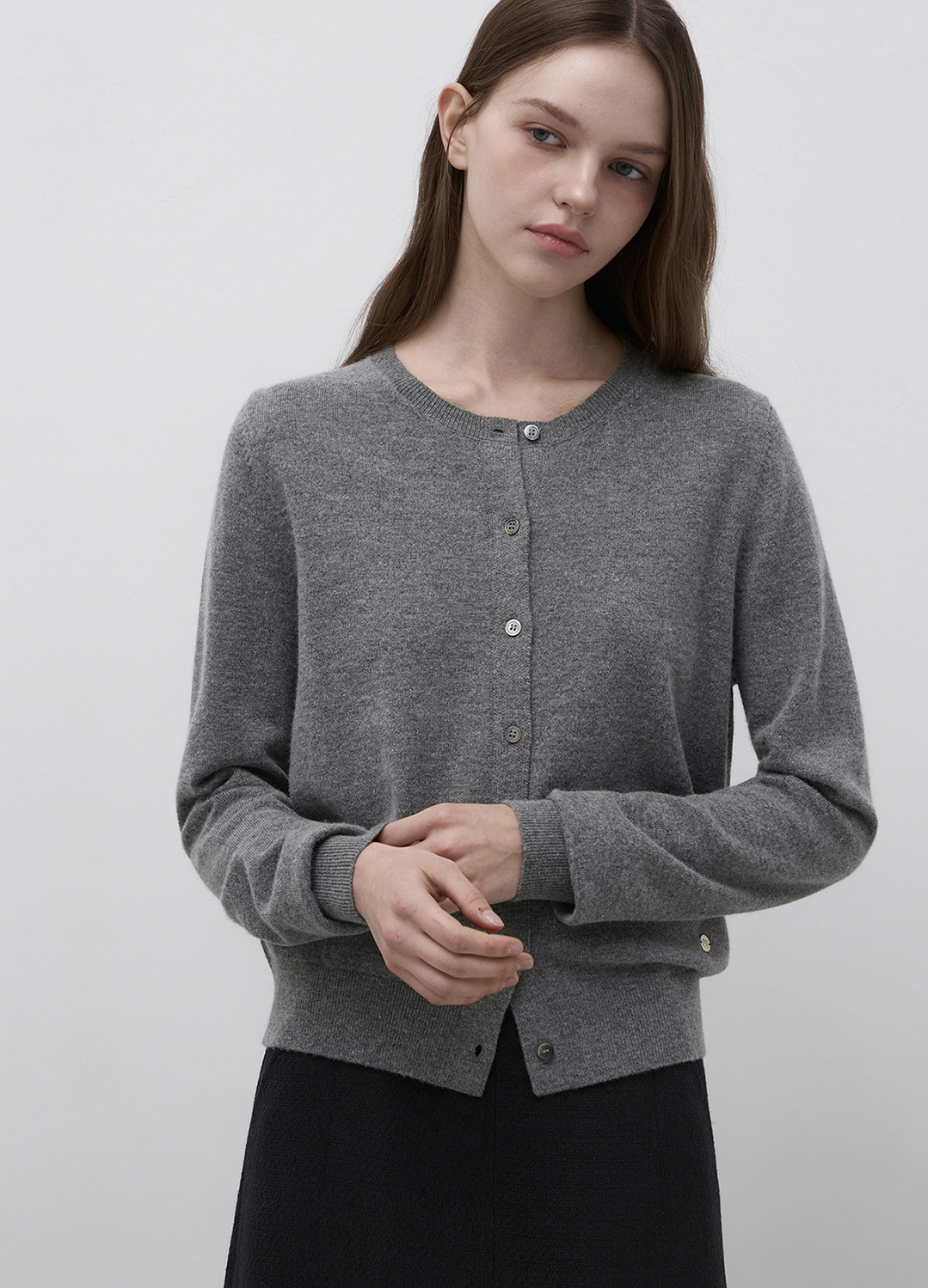 [Exclusive]레귤러핏 라운드넥 울 가디건_GREY_9