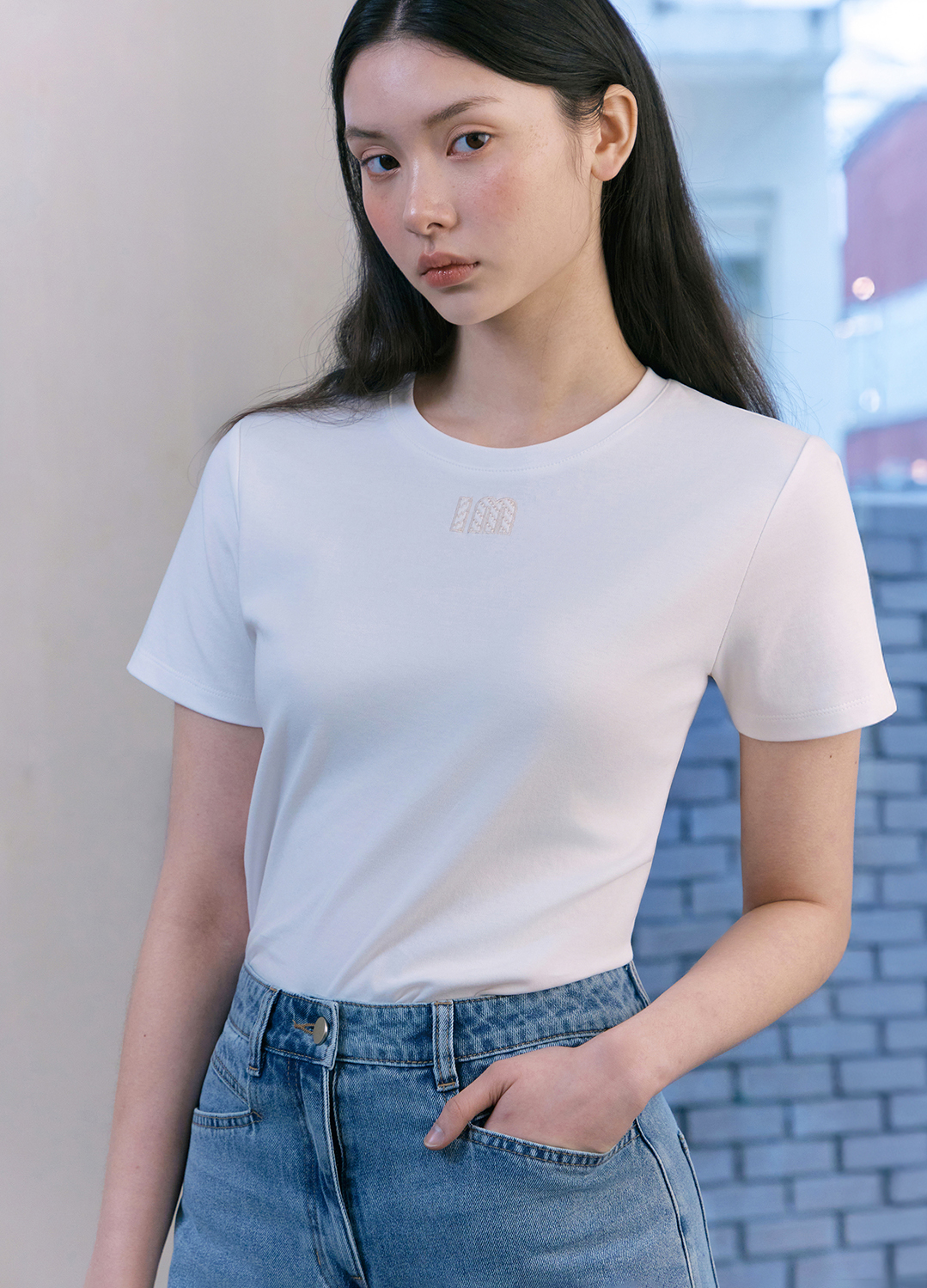 [Exclusive]미니 로고 포인트 베이직 티셔츠_WHITE_15