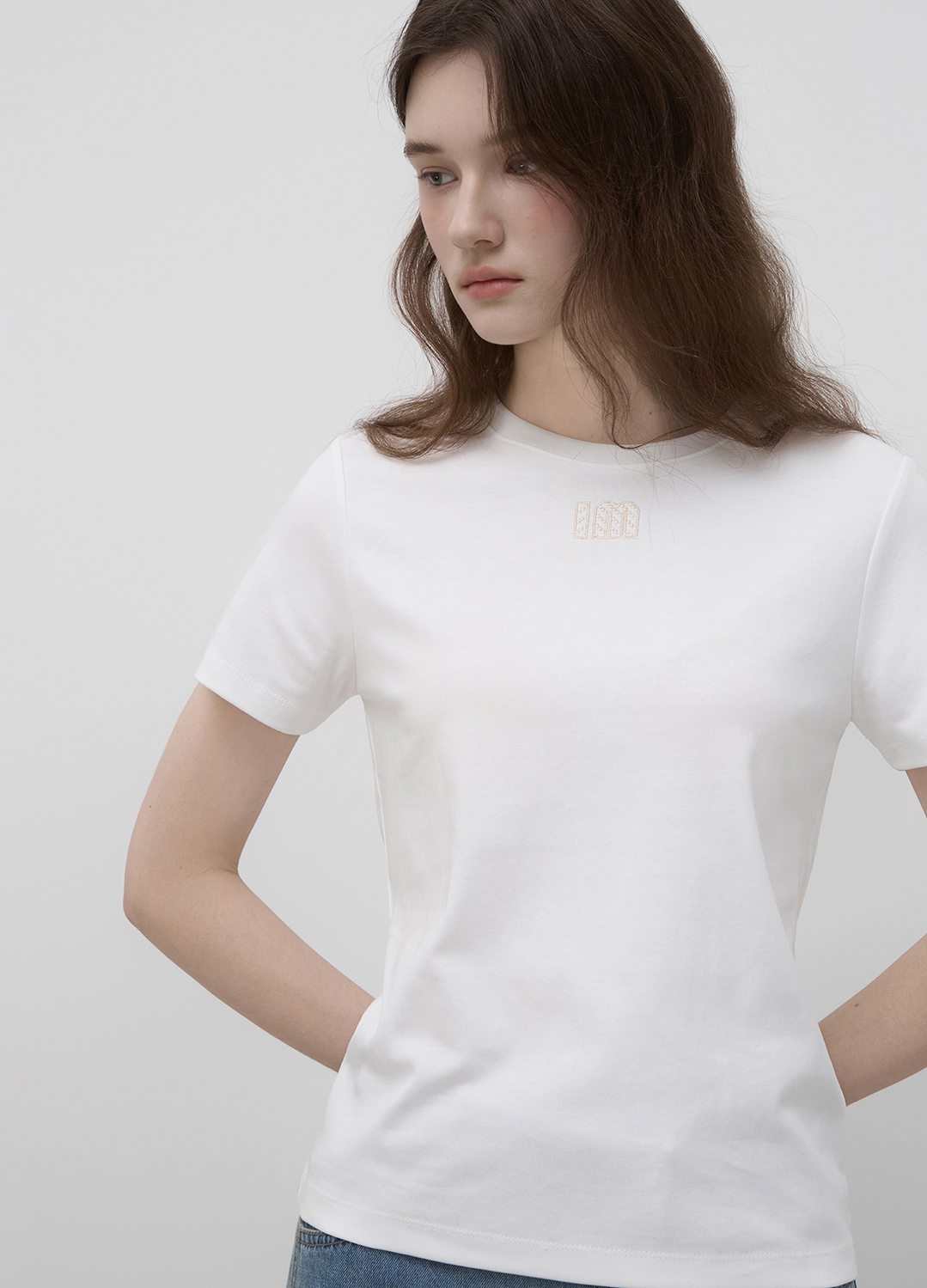 [Exclusive]미니 로고 포인트 베이직 티셔츠_WHITE_19
