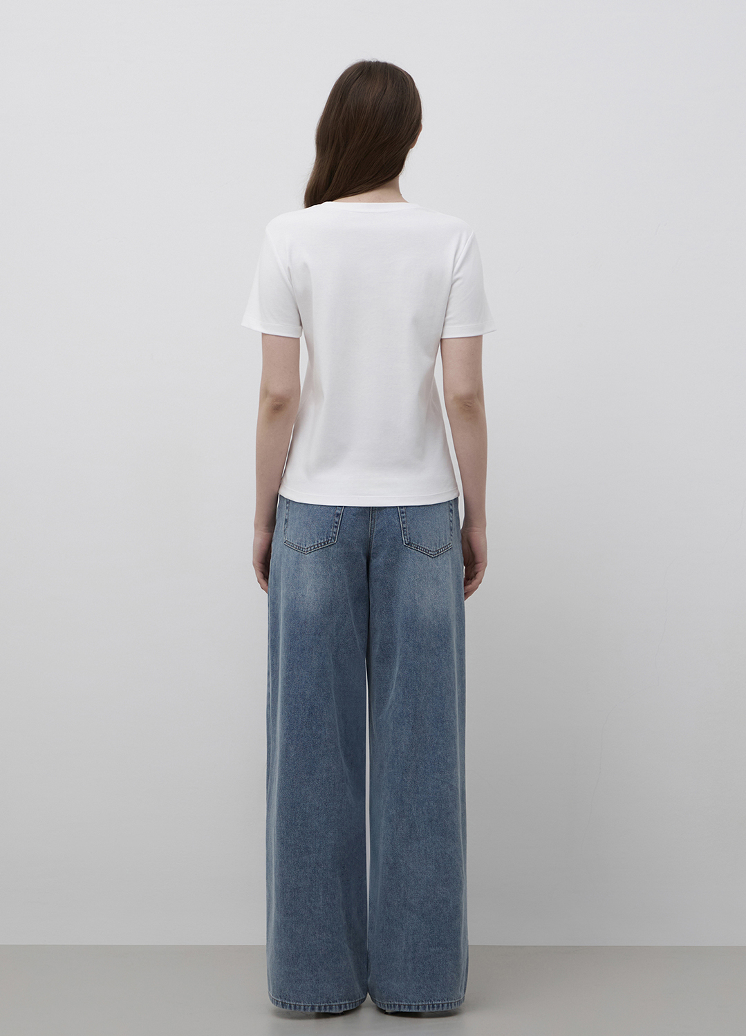 [Exclusive]미니 로고 포인트 베이직 티셔츠_WHITE_30
