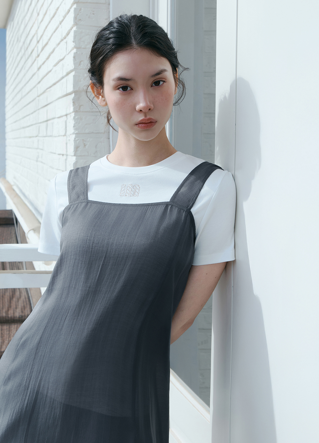 [Exclusive]미니 로고 포인트 베이직 티셔츠_WHITE_4