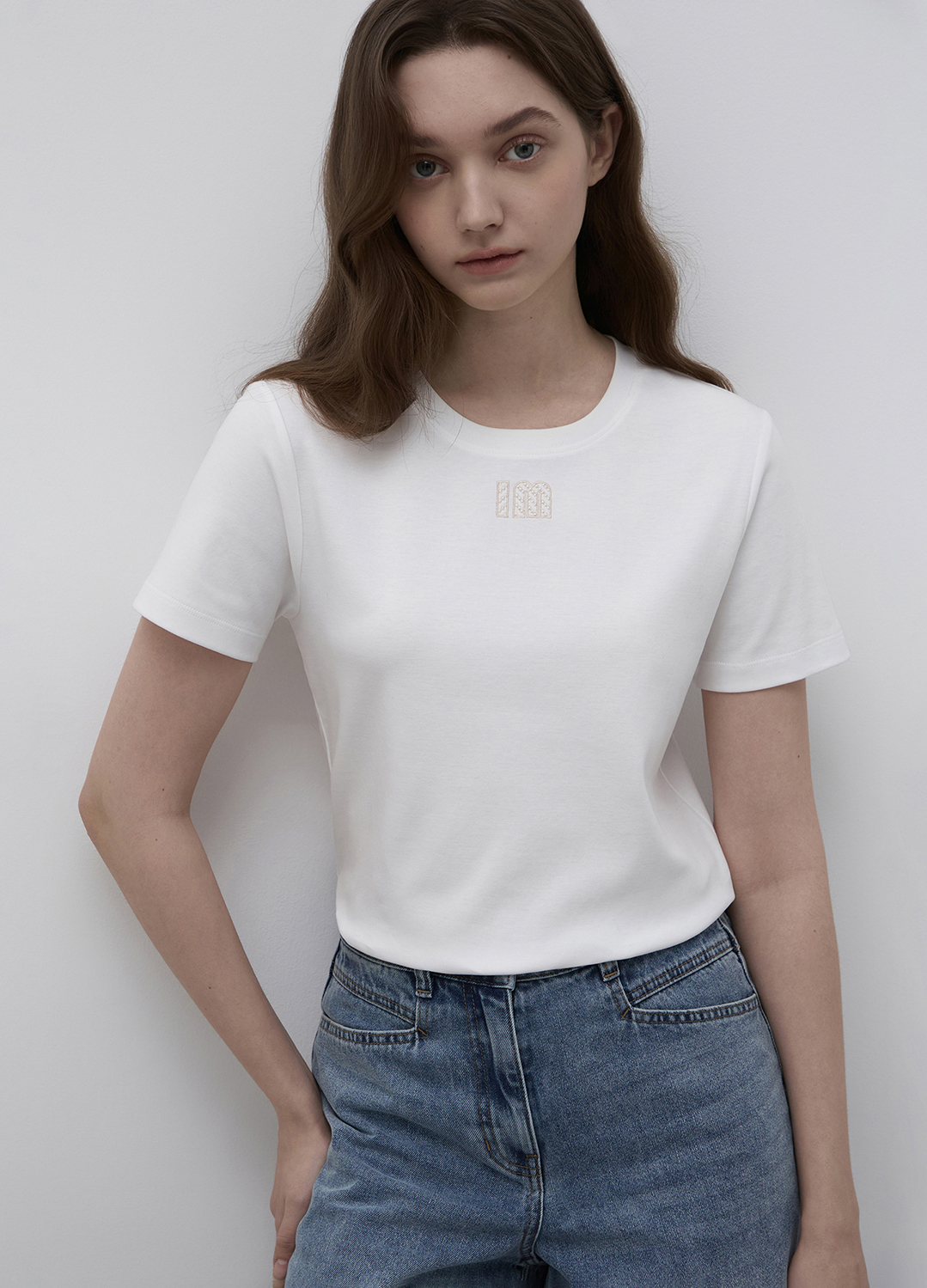 [Exclusive]미니 로고 포인트 베이직 티셔츠_WHITE_27