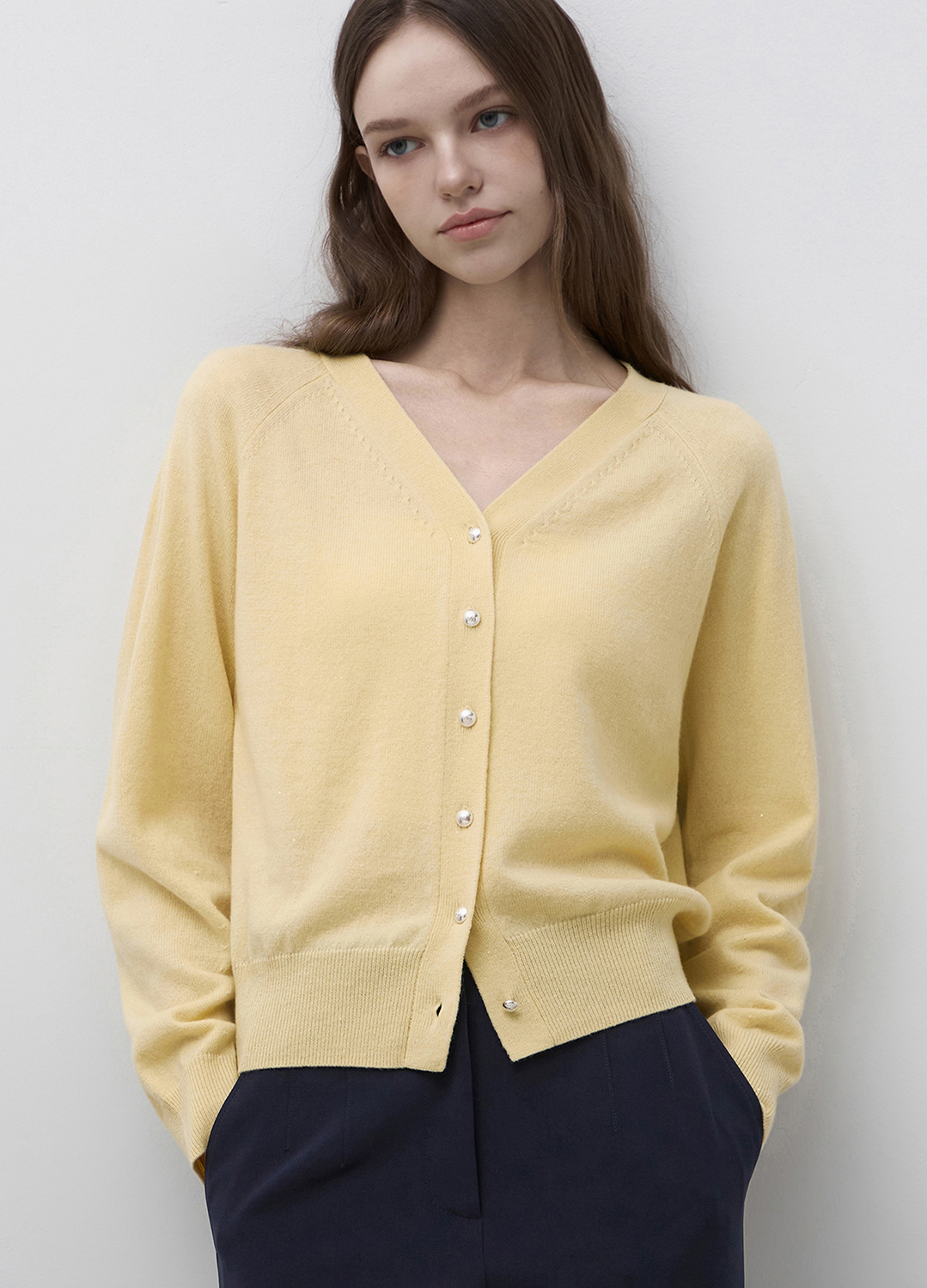 브이넥 울 블랜드 가디건_LIGHT YELLOW_6