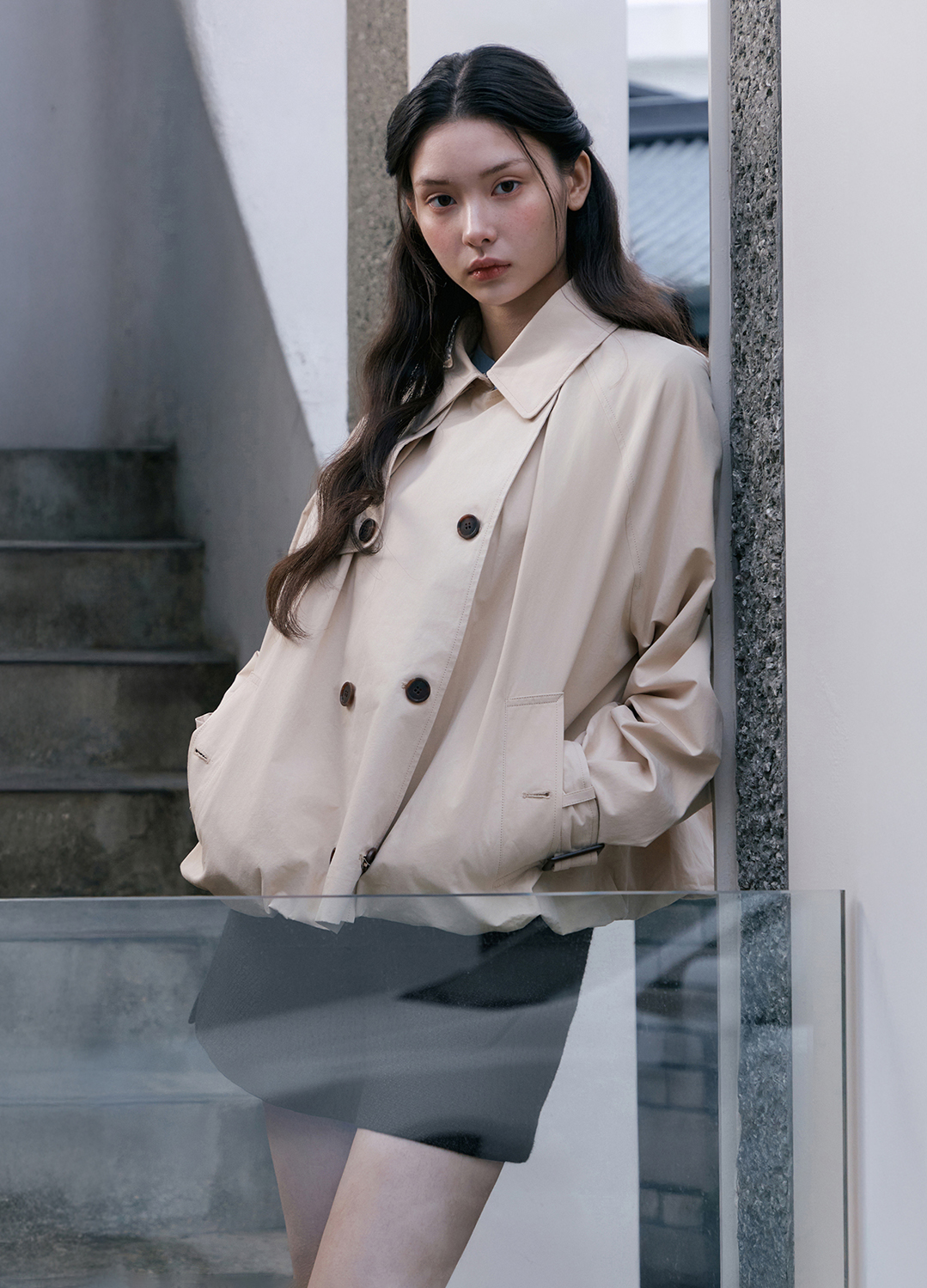 [Exclusive]숏기장 볼륨 트렌치코트_BEIGE_8
