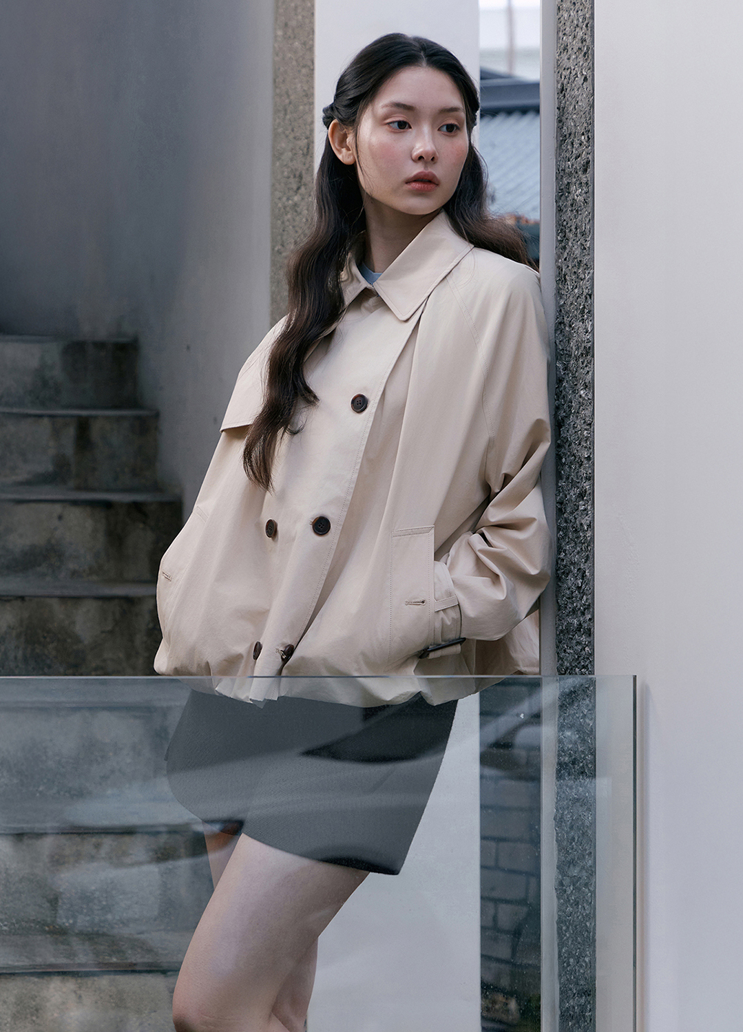 [Exclusive]숏기장 볼륨 트렌치코트_BEIGE_9