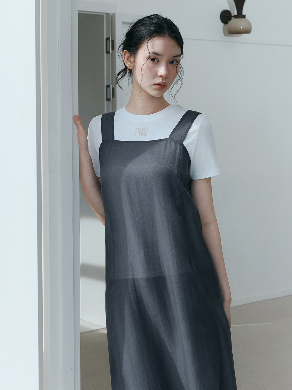 [Exclusive]스퀘어넥 슬리브리스 레이어드 원피스_DARK GREY_6
