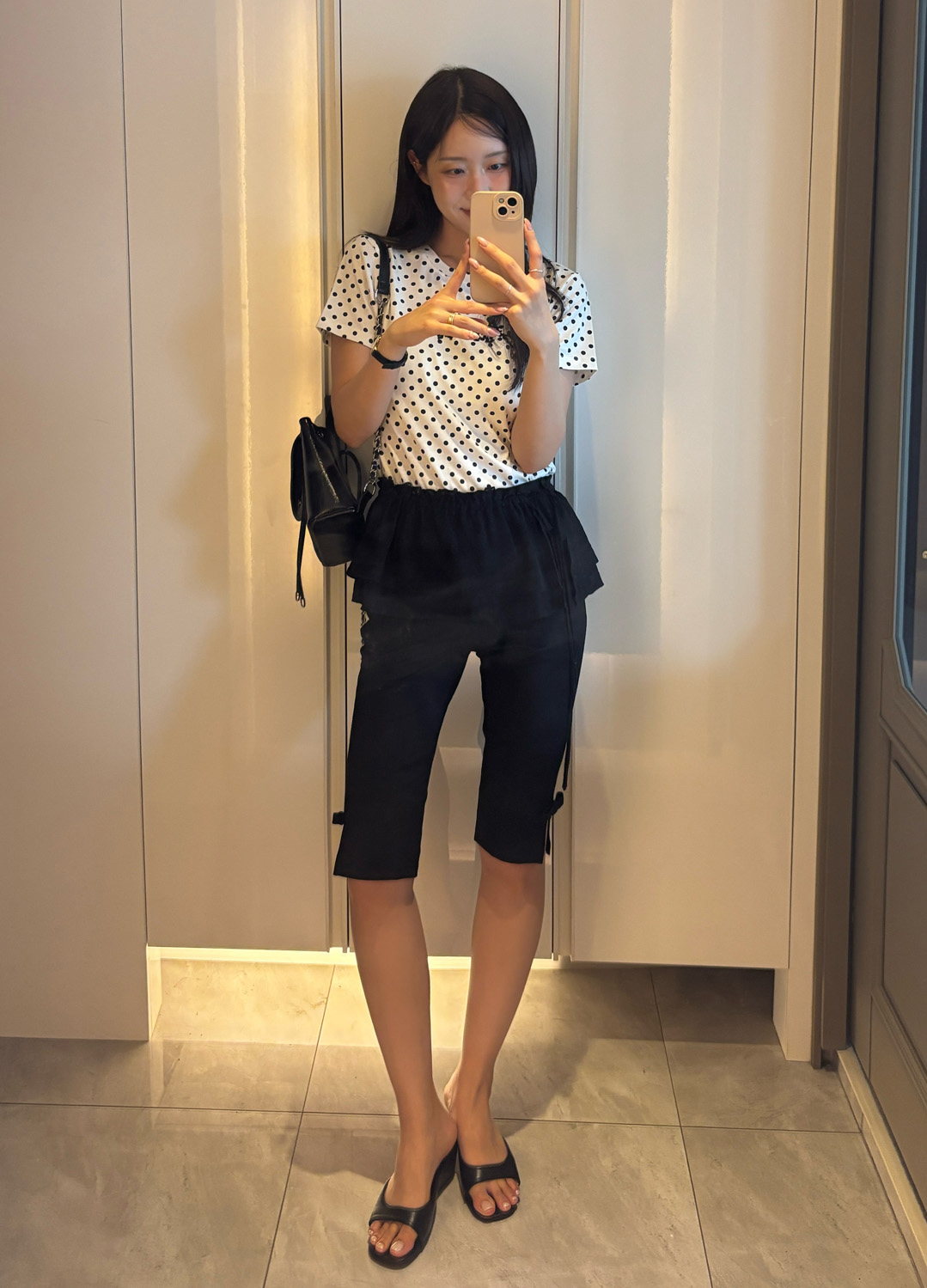 [Exclusive]리본 포인트 슬림핏 카프리 팬츠_BLACK_22
