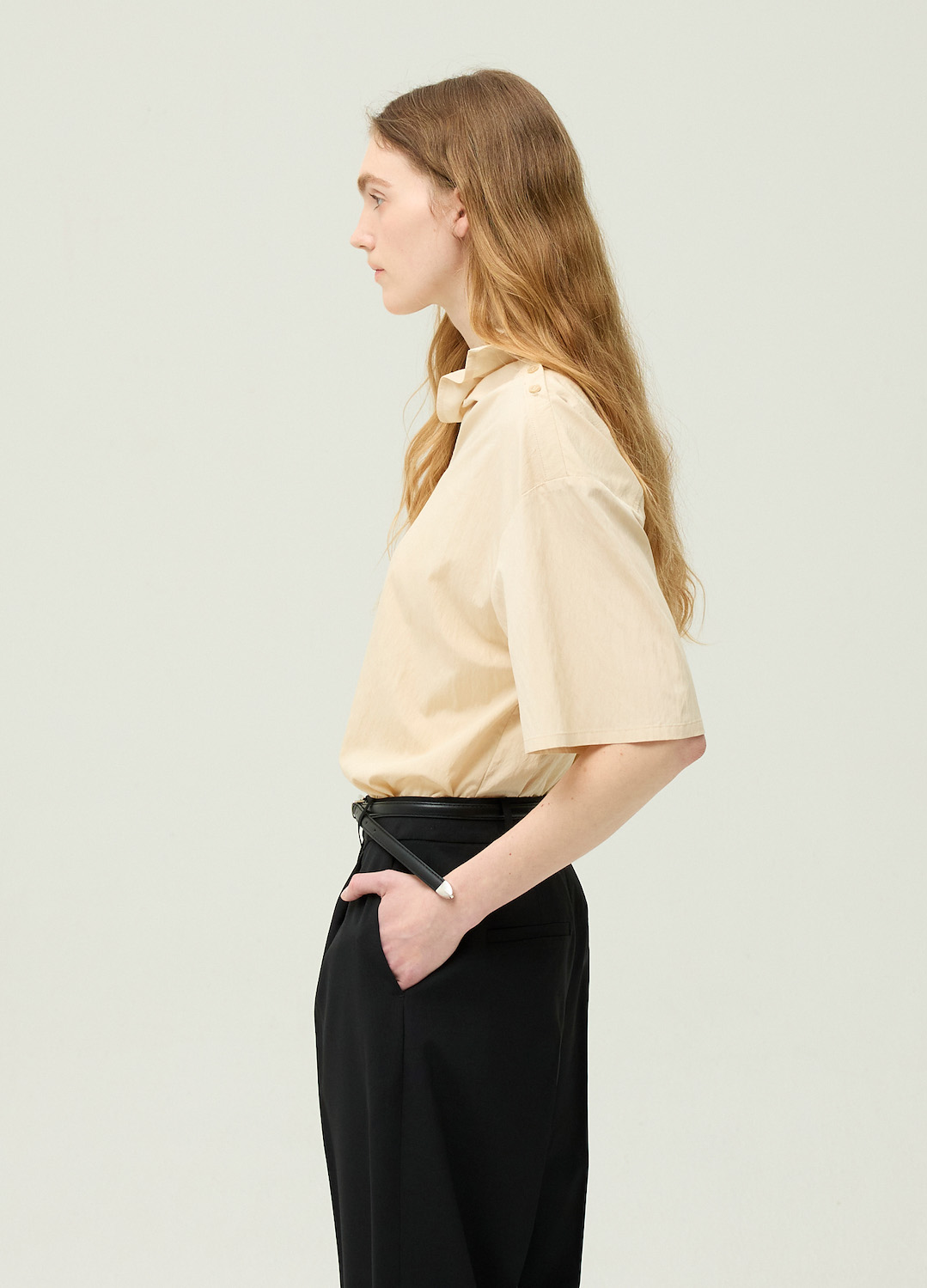 [시즌오프]드레이프 하이넥 디테일 블라우스_LIGHT BEIGE_8