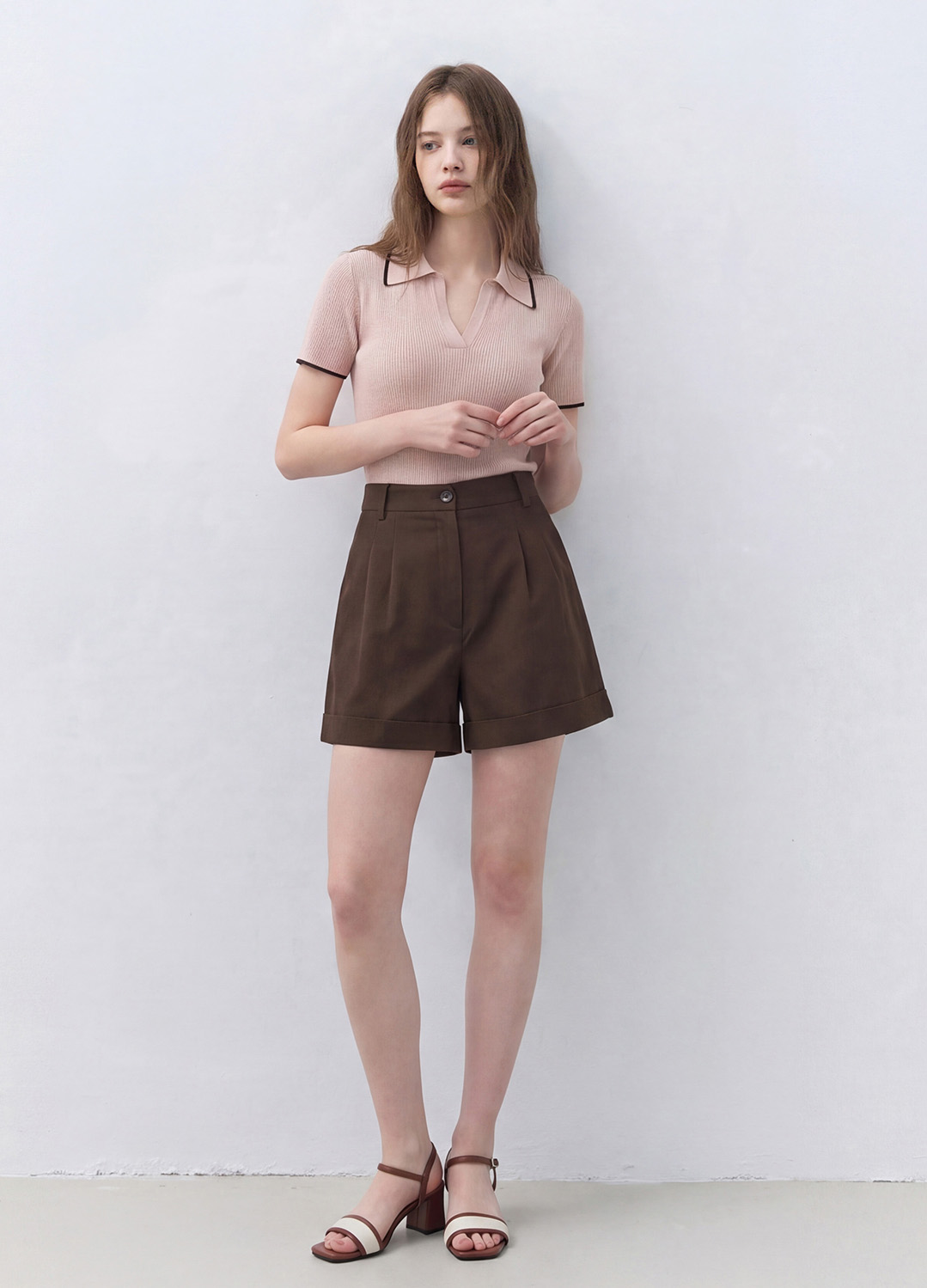 [Exclusive]클래식 턴업 쇼츠 팬츠_BROWN_13