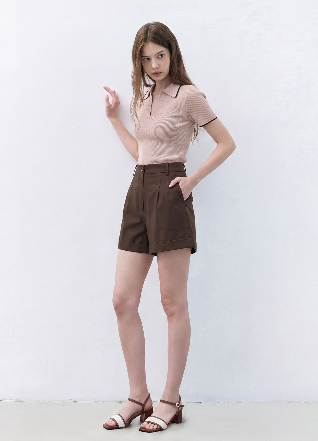 [Exclusive]클래식 턴업 쇼츠 팬츠_BROWN_14