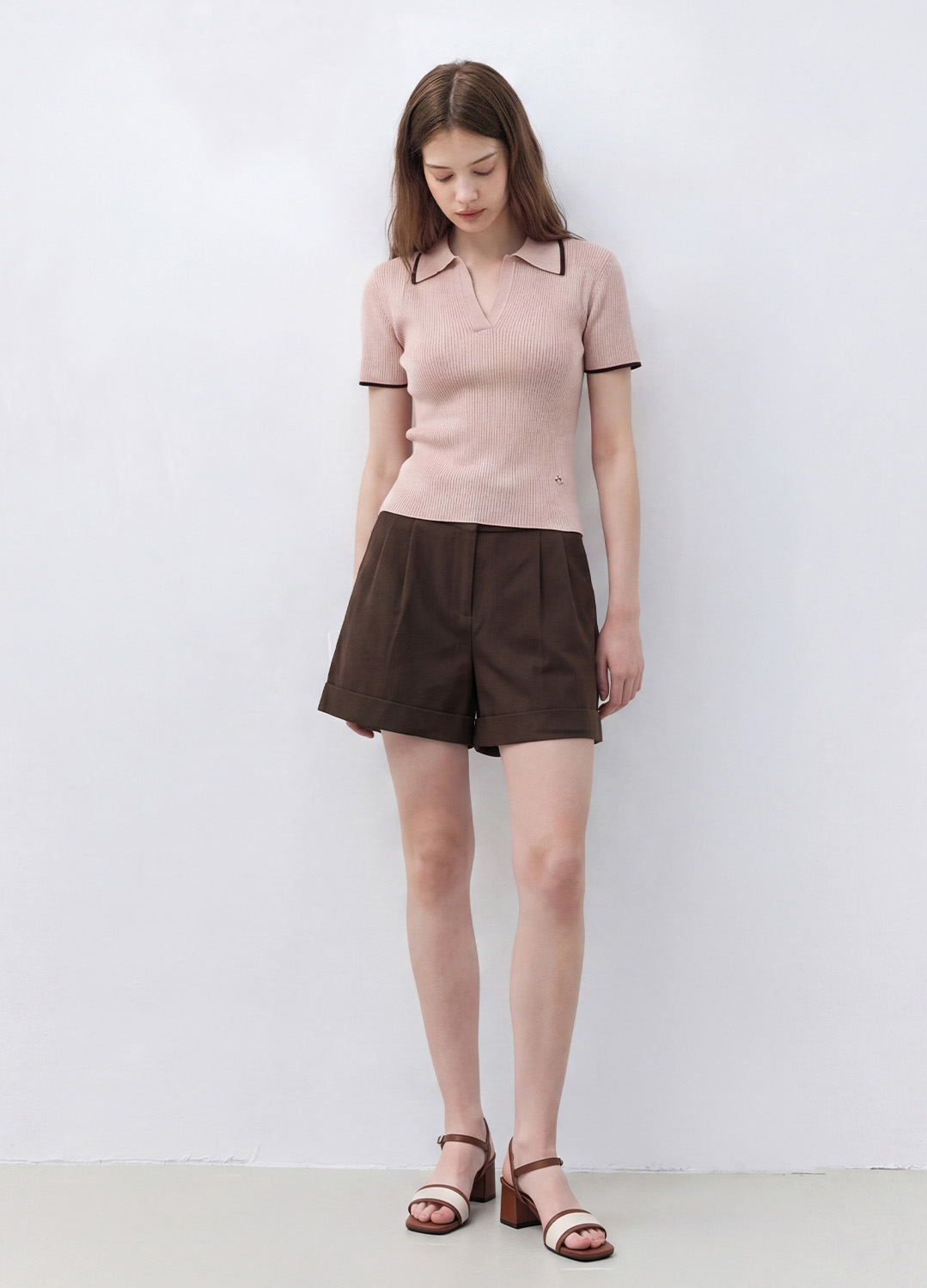 [Exclusive]클래식 턴업 쇼츠 팬츠_BROWN_15