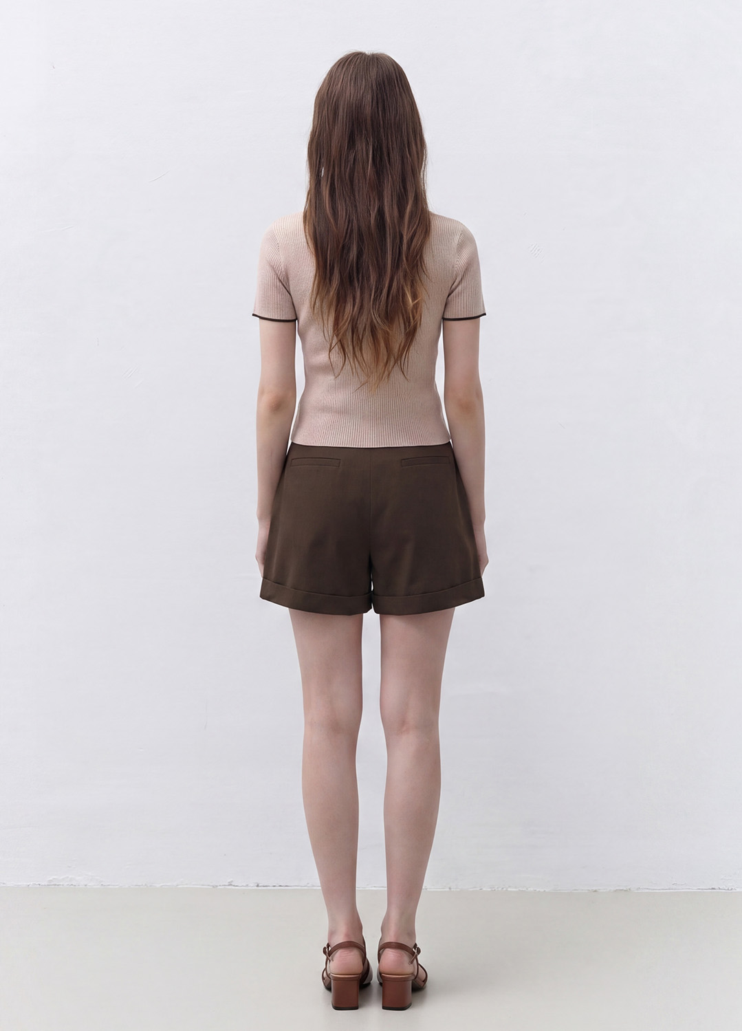 [Exclusive]클래식 턴업 쇼츠 팬츠_BROWN_18