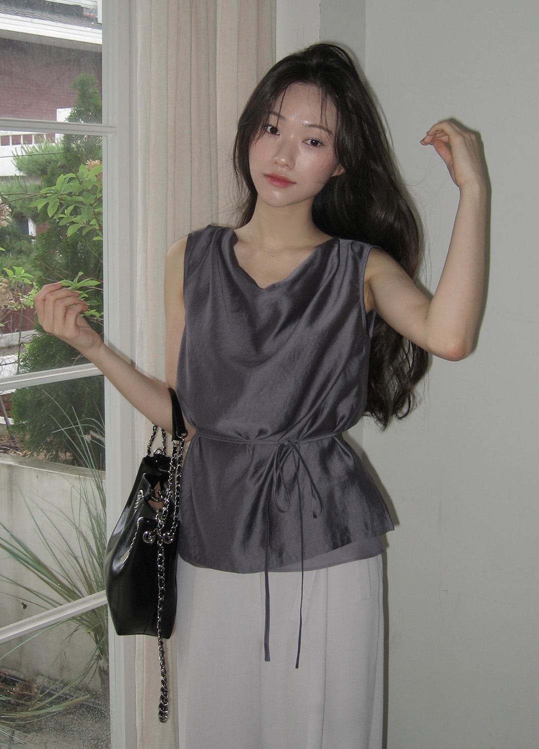 [Exclusive]카울넥 슬리브리스 블라우스_DARK GREY_14
