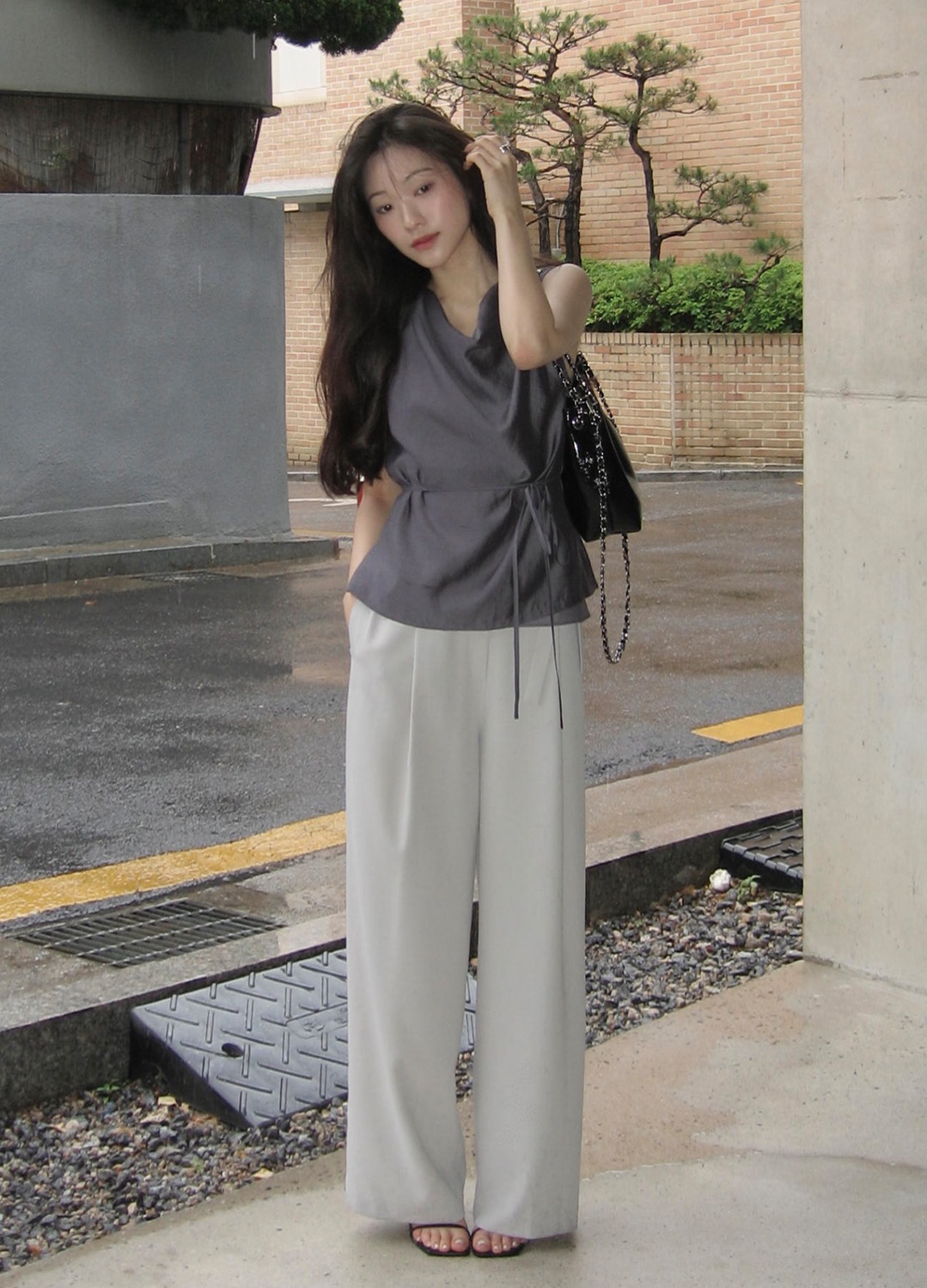 [Exclusive]카울넥 슬리브리스 블라우스_DARK GREY_19