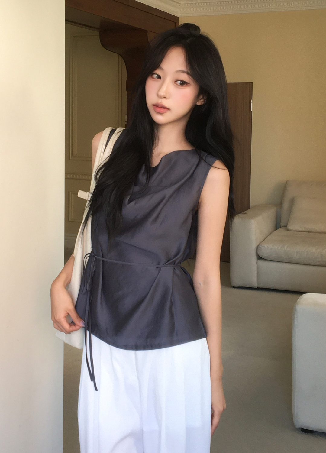[Exclusive]카울넥 슬리브리스 블라우스_DARK GREY_26