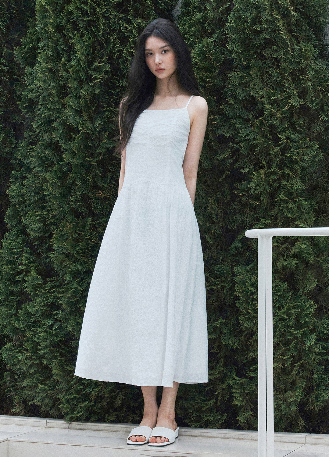 [Exclusive]셔링 텍스처 슬리브리스 원피스_WHITE_10